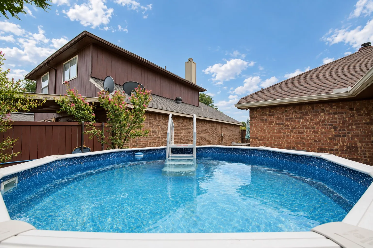 Single Family Residence For Sale in Dallas County , 1733 Wheatfield Drive, Mesquite, Texas 75149, 3 Bedroom, 2 Bathroom, 2 Garage spaces, 1,397 Sqft, built in 1985, mls#21399369, Real Estate Agent in Mesquite, Homes For Sale in Dallas county, Homes For Sale in Mesquite, Realtor in Mesquite Texas, Real Estate Brokerage Independent Realty Texas, Luminita Cordes Realtor