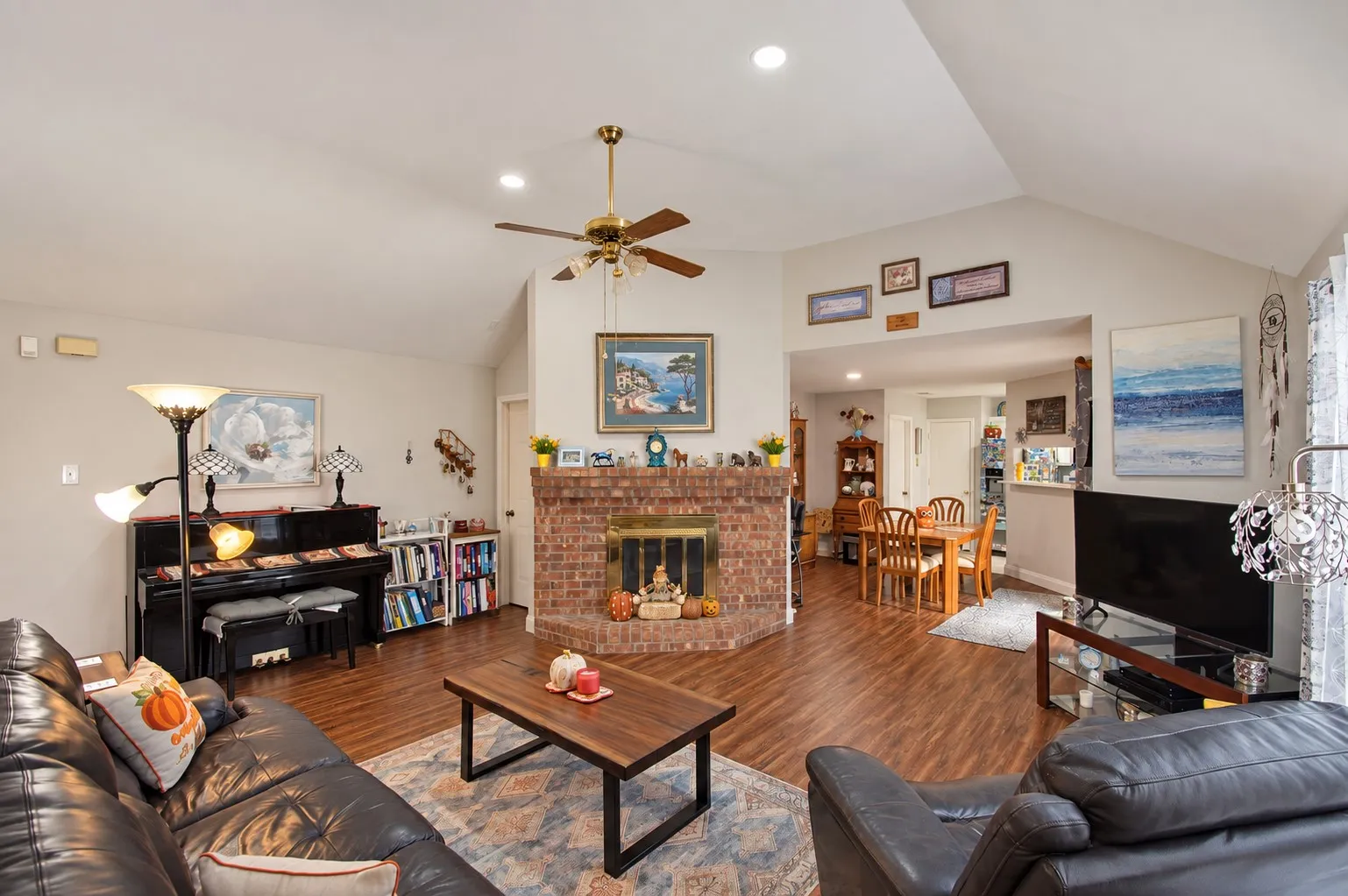 Single Family Residence For Sale in Dallas County , 1733 Wheatfield Drive, Mesquite, Texas 75149, 3 Bedroom, 2 Bathroom, 2 Garage spaces, 1,397 Sqft, built in 1985, mls#21399369, Real Estate Agent in Mesquite, Homes For Sale in Dallas county, Homes For Sale in Mesquite, Realtor in Mesquite Texas, Real Estate Brokerage Independent Realty Texas, Luminita Cordes Realtor
