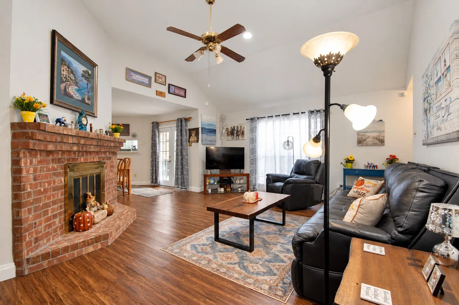 Single Family Residence For Sale in Dallas County , 1733 Wheatfield Drive, Mesquite, Texas 75149, 3 Bedroom, 2 Bathroom, 2 Garage spaces, 1,397 Sqft, built in 1985, mls#21399369, Real Estate Agent in Mesquite, Homes For Sale in Dallas county, Homes For Sale in Mesquite, Realtor in Mesquite Texas, Real Estate Brokerage Independent Realty Texas, Luminita Cordes Realtor