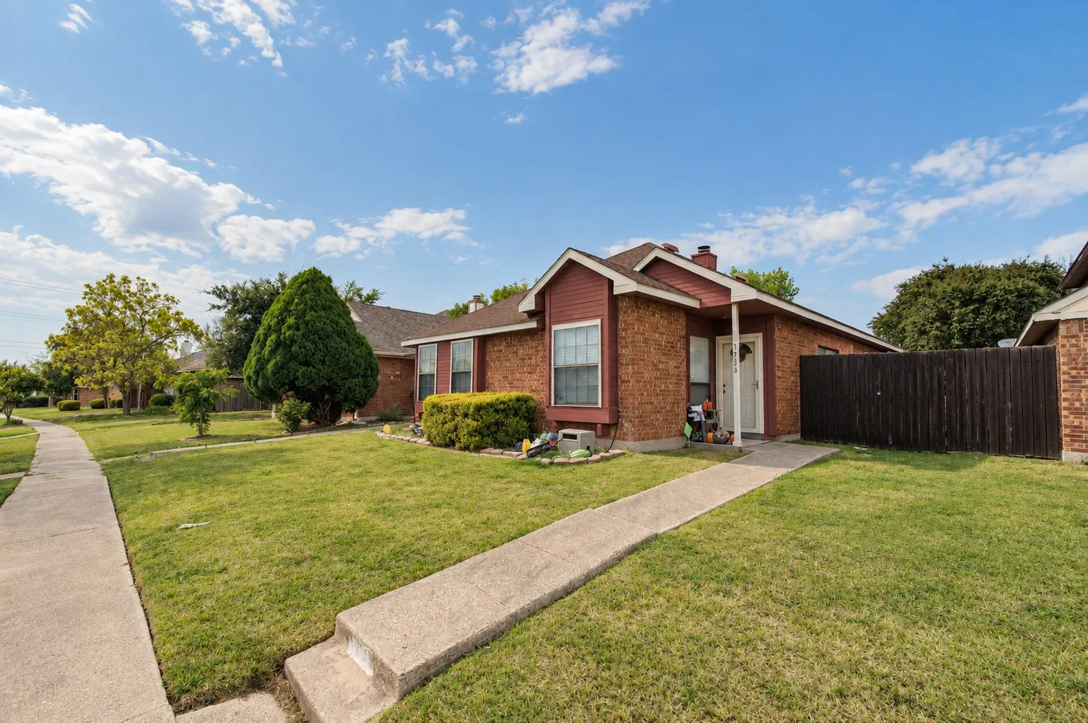 Single Family Residence For Sale in Dallas County , 1733 Wheatfield Drive, Mesquite, Texas 75149, 3 Bedroom, 2 Bathroom, 2 Garage spaces, 1,397 Sqft, built in 1985, mls#21399369, Real Estate Agent in Mesquite, Homes For Sale in Dallas county, Homes For Sale in Mesquite, Realtor in Mesquite Texas, Real Estate Brokerage Independent Realty Texas, Luminita Cordes Realtor