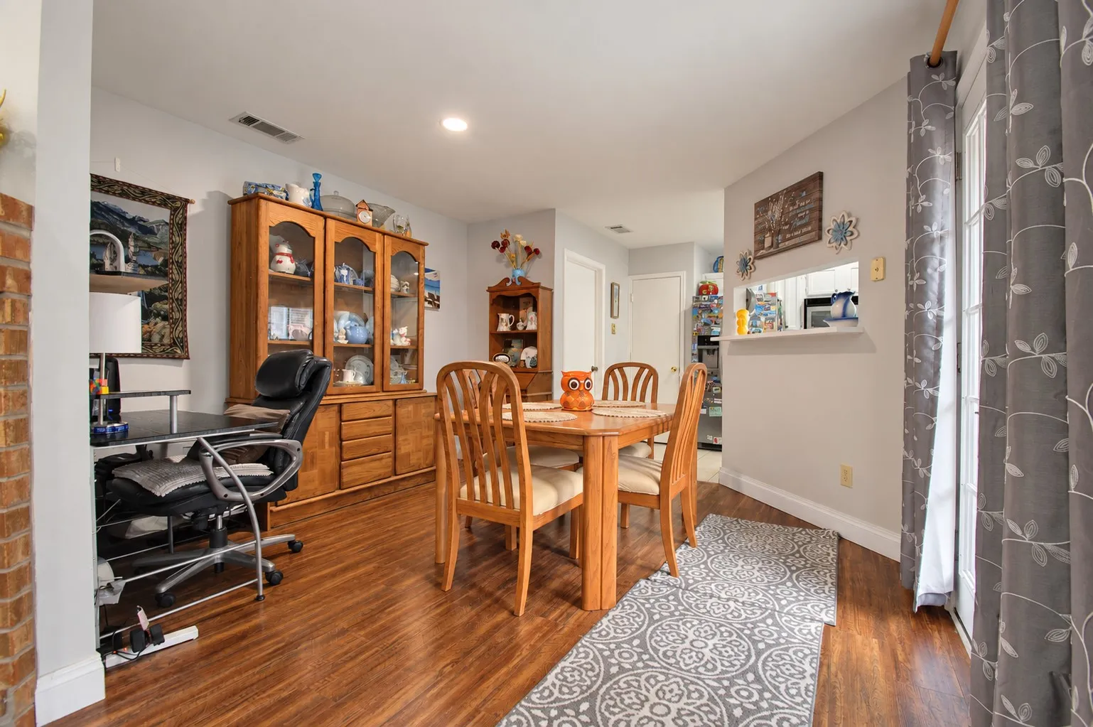 Single Family Residence For Sale in Dallas County , 1733 Wheatfield Drive, Mesquite, Texas 75149, 3 Bedroom, 2 Bathroom, 2 Garage spaces, 1,397 Sqft, built in 1985, mls#21399369, Real Estate Agent in Mesquite, Homes For Sale in Dallas county, Homes For Sale in Mesquite, Realtor in Mesquite Texas, Real Estate Brokerage Independent Realty Texas, Luminita Cordes Realtor