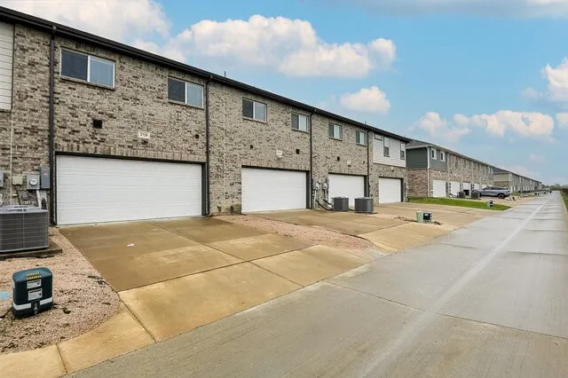 Townhouse For Rent in Dallas County , 2728 Baneberry Lane, Mesquite, Texas 75150, 3 Bedroom, 3 Bathroom, 2 Garage spaces, 1,484 Sqft, built in 2021, mls#21397948, Real Estate Agent in Mesquite, Homes For Rent in Dallas county, Homes For Rent in Mesquite, Realtor in Mesquite Texas, Real Estate Brokerage Independent Realty Texas, Luminita Cordes Realtor