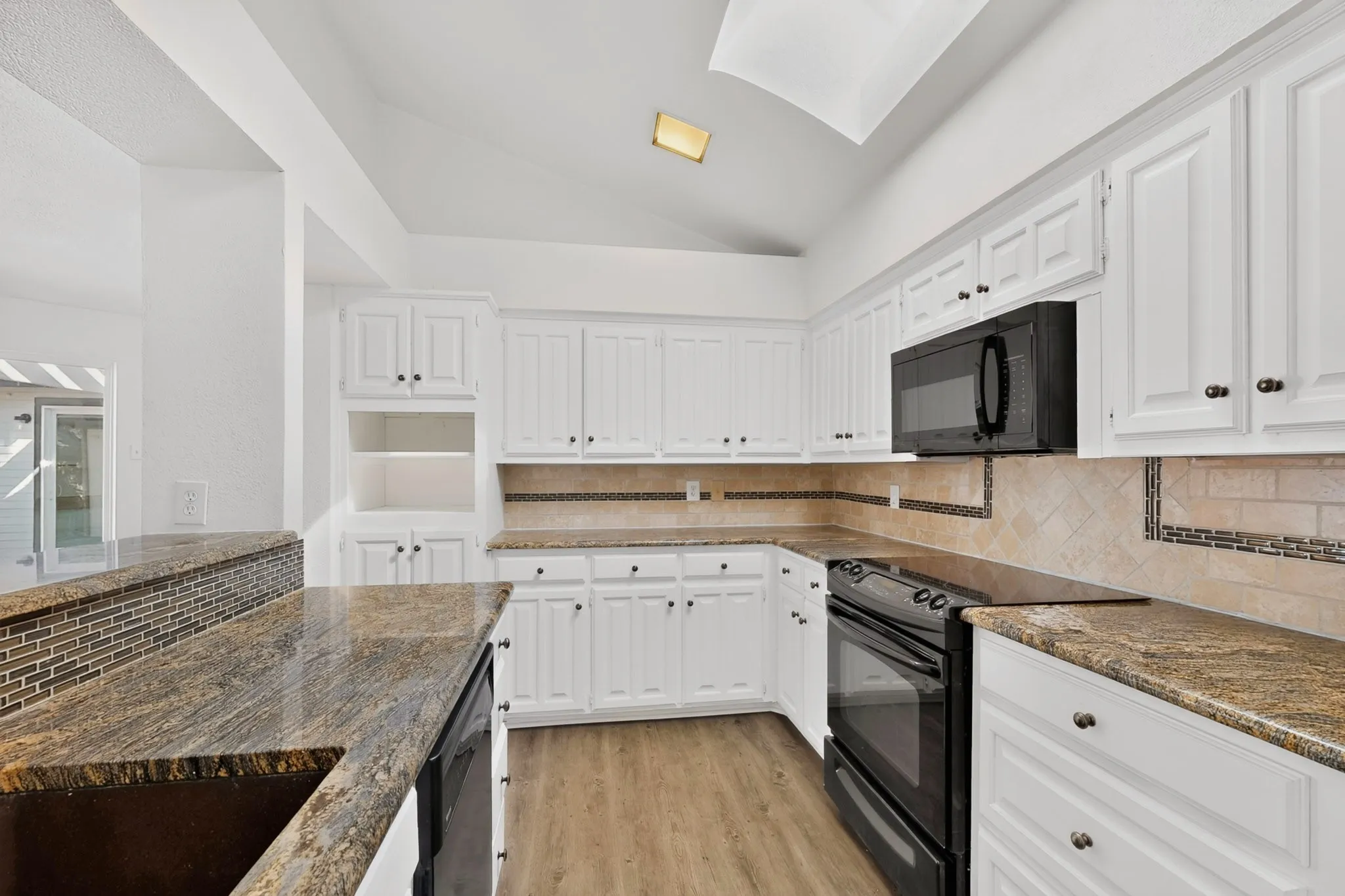 Single Family Residence For Rent in Dallas County , 2707 Belmeade Drive, Carrollton, Texas 75006, 2 Bedroom, 2 Bathroom, 2 Garage spaces, 1,430 Sqft, built in 1981, mls#21400790, Real Estate Agent in Carrollton, Homes For Rent in Dallas county, Homes For Rent in Carrollton, Realtor in Carrollton Texas, Real Estate Brokerage Independent Realty Texas, Luminita Cordes Realtor