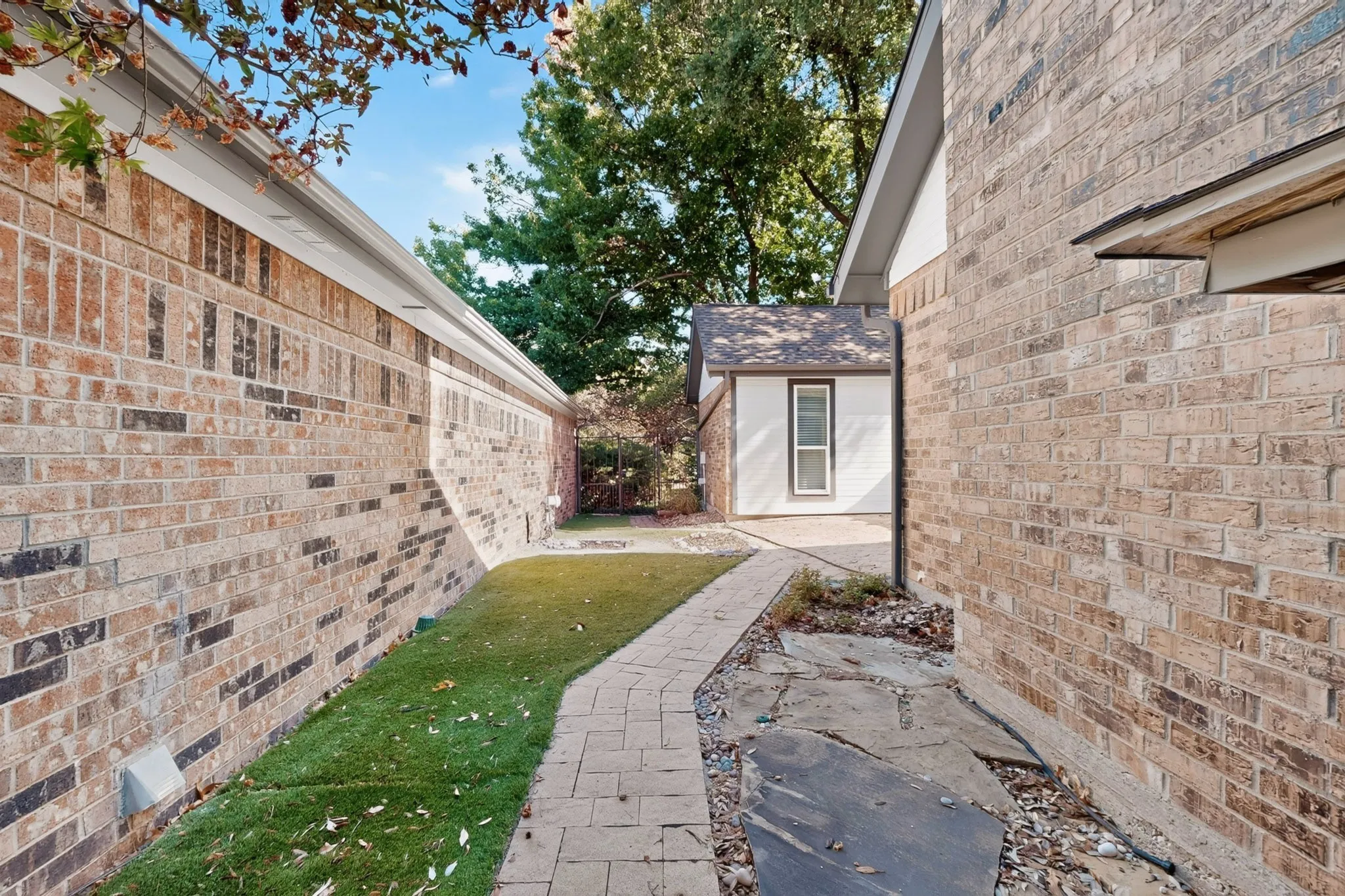Single Family Residence For Rent in Dallas County , 2707 Belmeade Drive, Carrollton, Texas 75006, 2 Bedroom, 2 Bathroom, 2 Garage spaces, 1,430 Sqft, built in 1981, mls#21400790, Real Estate Agent in Carrollton, Homes For Rent in Dallas county, Homes For Rent in Carrollton, Realtor in Carrollton Texas, Real Estate Brokerage Independent Realty Texas, Luminita Cordes Realtor