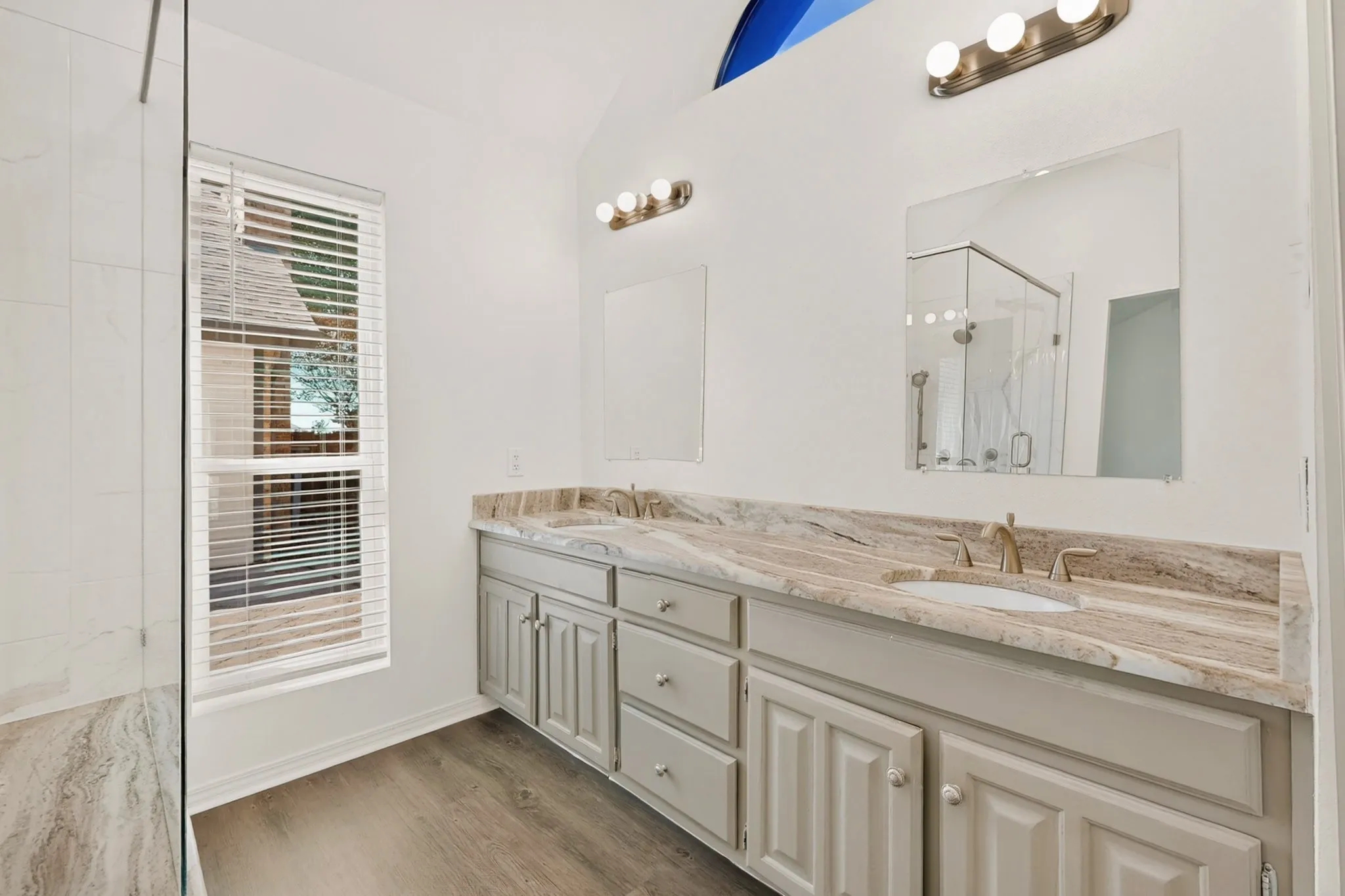 Single Family Residence For Rent in Dallas County , 2707 Belmeade Drive, Carrollton, Texas 75006, 2 Bedroom, 2 Bathroom, 2 Garage spaces, 1,430 Sqft, built in 1981, mls#21400790, Real Estate Agent in Carrollton, Homes For Rent in Dallas county, Homes For Rent in Carrollton, Realtor in Carrollton Texas, Real Estate Brokerage Independent Realty Texas, Luminita Cordes Realtor
