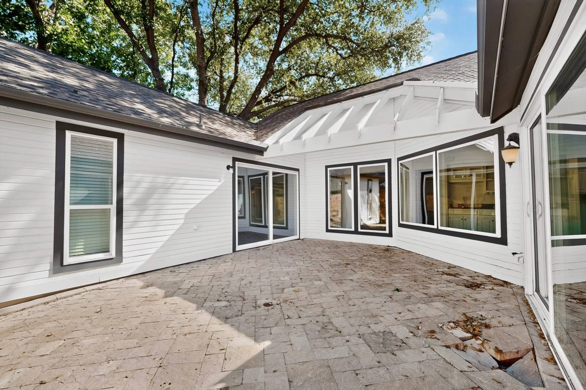 Single Family Residence For Rent in Dallas County , 2707 Belmeade Drive, Carrollton, Texas 75006, 2 Bedroom, 2 Bathroom, 2 Garage spaces, 1,430 Sqft, built in 1981, mls#21400790, Real Estate Agent in Carrollton, Homes For Rent in Dallas county, Homes For Rent in Carrollton, Realtor in Carrollton Texas, Real Estate Brokerage Independent Realty Texas, Luminita Cordes Realtor