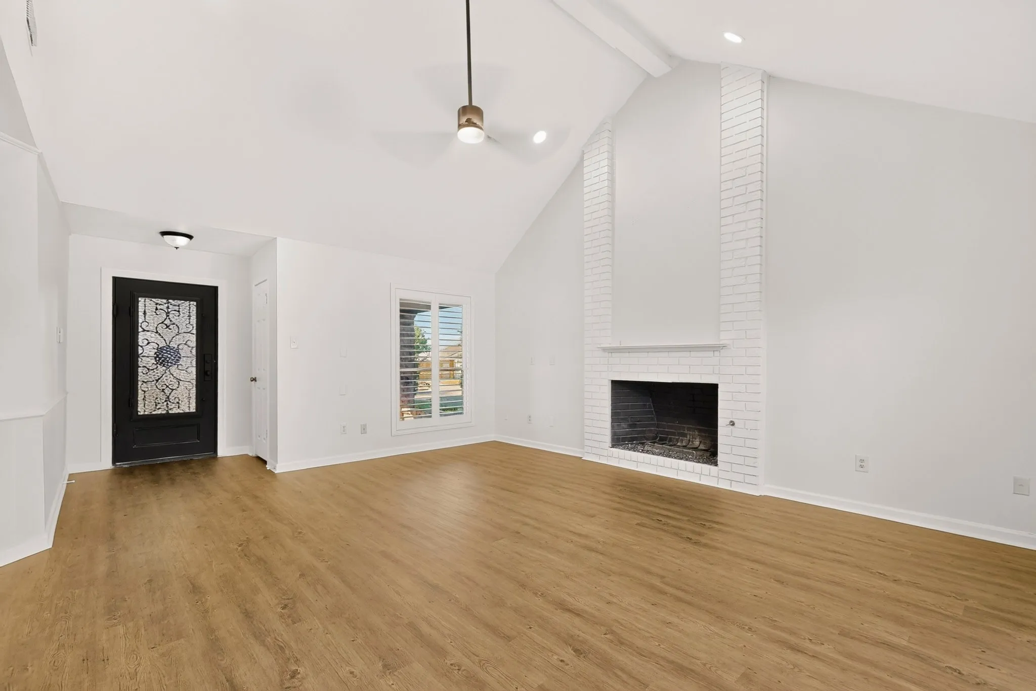 Single Family Residence For Rent in Dallas County , 2707 Belmeade Drive, Carrollton, Texas 75006, 2 Bedroom, 2 Bathroom, 2 Garage spaces, 1,430 Sqft, built in 1981, mls#21400790, Real Estate Agent in Carrollton, Homes For Rent in Dallas county, Homes For Rent in Carrollton, Realtor in Carrollton Texas, Real Estate Brokerage Independent Realty Texas, Luminita Cordes Realtor