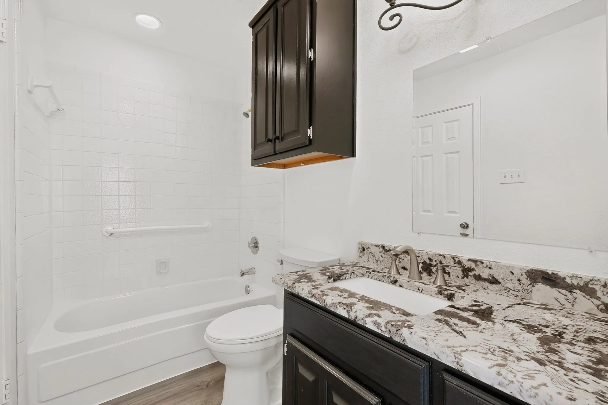 Single Family Residence For Rent in Dallas County , 2707 Belmeade Drive, Carrollton, Texas 75006, 2 Bedroom, 2 Bathroom, 2 Garage spaces, 1,430 Sqft, built in 1981, mls#21400790, Real Estate Agent in Carrollton, Homes For Rent in Dallas county, Homes For Rent in Carrollton, Realtor in Carrollton Texas, Real Estate Brokerage Independent Realty Texas, Luminita Cordes Realtor