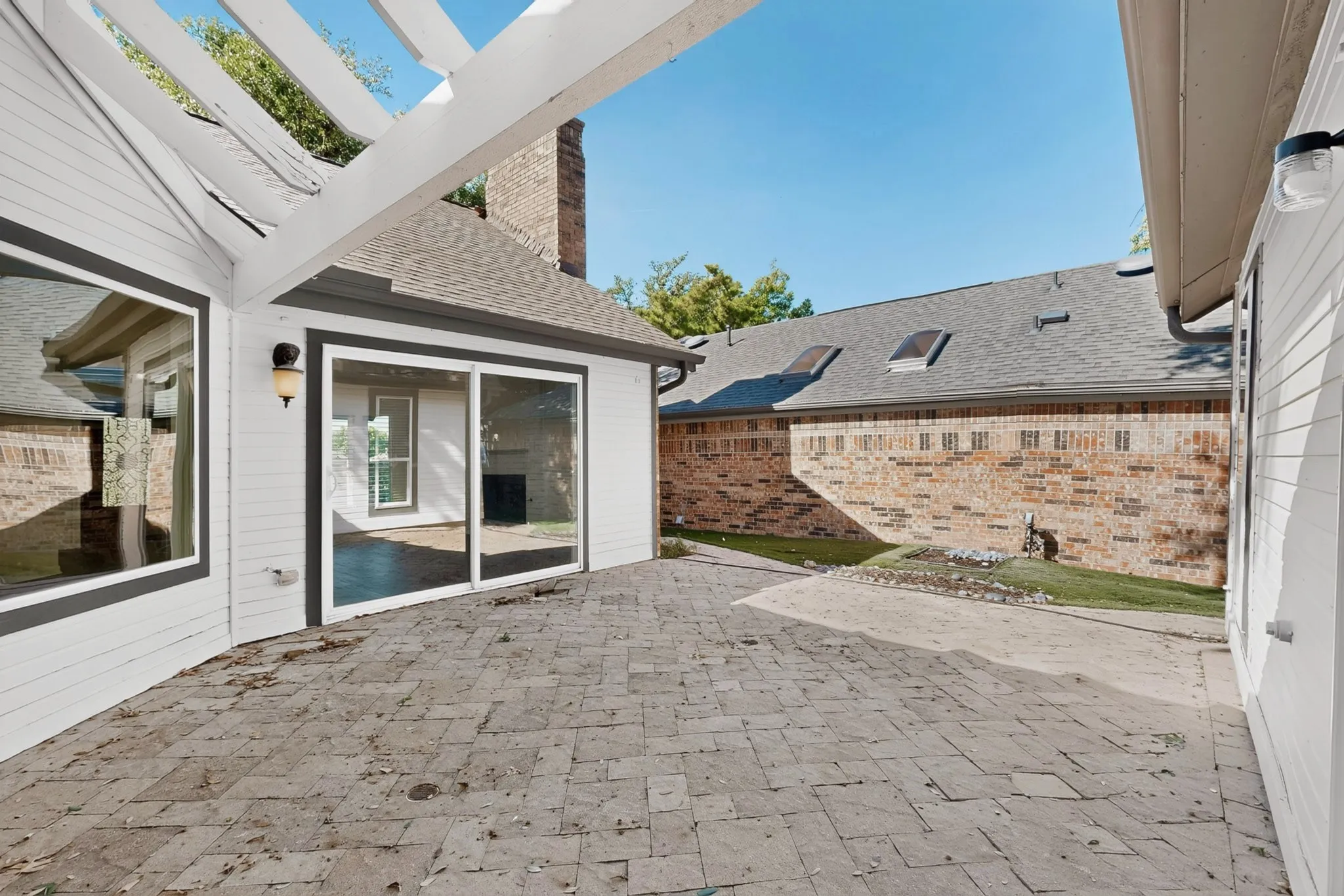 Single Family Residence For Rent in Dallas County , 2707 Belmeade Drive, Carrollton, Texas 75006, 2 Bedroom, 2 Bathroom, 2 Garage spaces, 1,430 Sqft, built in 1981, mls#21400790, Real Estate Agent in Carrollton, Homes For Rent in Dallas county, Homes For Rent in Carrollton, Realtor in Carrollton Texas, Real Estate Brokerage Independent Realty Texas, Luminita Cordes Realtor