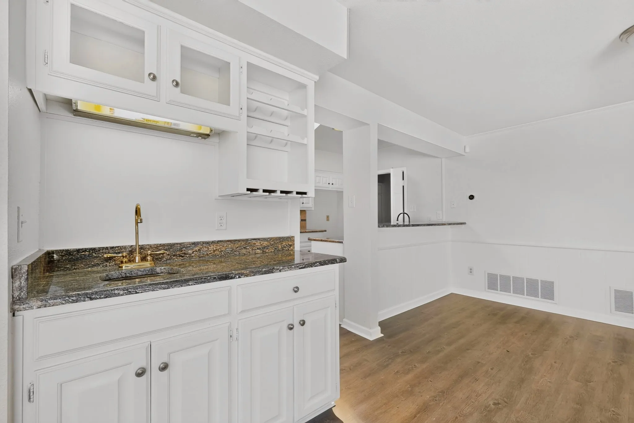 Single Family Residence For Rent in Dallas County , 2707 Belmeade Drive, Carrollton, Texas 75006, 2 Bedroom, 2 Bathroom, 2 Garage spaces, 1,430 Sqft, built in 1981, mls#21400790, Real Estate Agent in Carrollton, Homes For Rent in Dallas county, Homes For Rent in Carrollton, Realtor in Carrollton Texas, Real Estate Brokerage Independent Realty Texas, Luminita Cordes Realtor