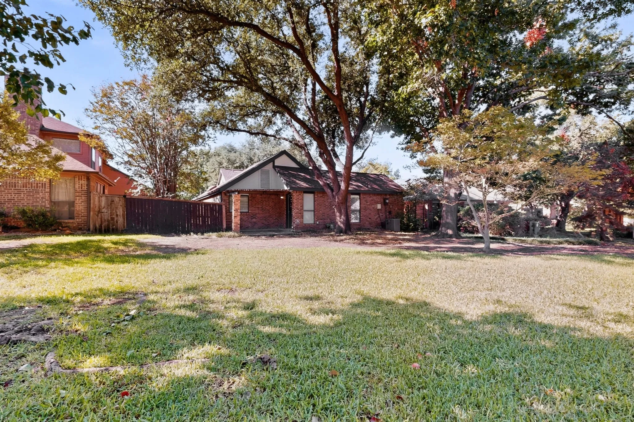 Single Family Residence For Rent in Dallas County , 2707 Belmeade Drive, Carrollton, Texas 75006, 2 Bedroom, 2 Bathroom, 2 Garage spaces, 1,430 Sqft, built in 1981, mls#21400790, Real Estate Agent in Carrollton, Homes For Rent in Dallas county, Homes For Rent in Carrollton, Realtor in Carrollton Texas, Real Estate Brokerage Independent Realty Texas, Luminita Cordes Realtor