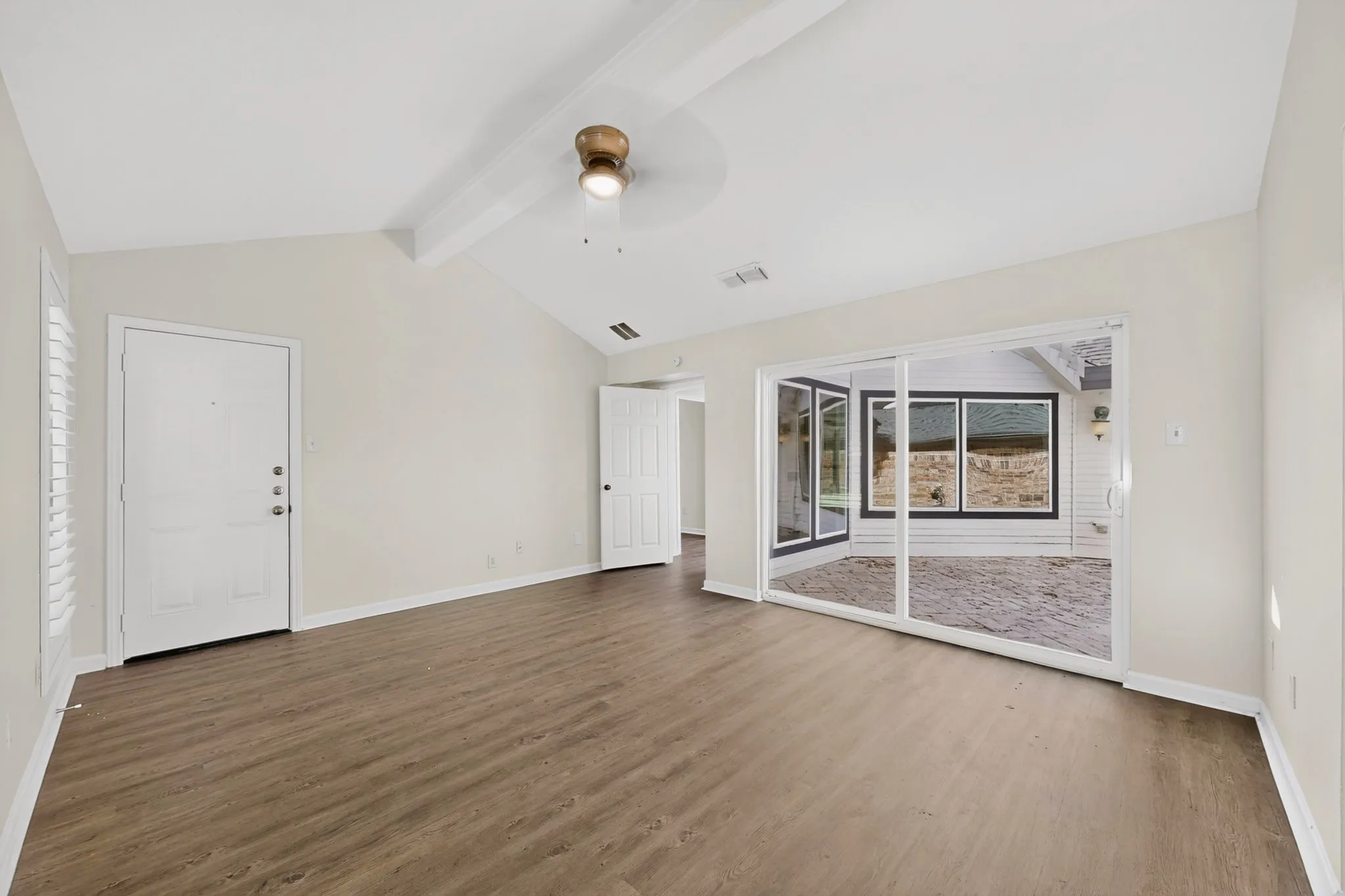 Single Family Residence For Rent in Dallas County , 2707 Belmeade Drive, Carrollton, Texas 75006, 2 Bedroom, 2 Bathroom, 2 Garage spaces, 1,430 Sqft, built in 1981, mls#21400790, Real Estate Agent in Carrollton, Homes For Rent in Dallas county, Homes For Rent in Carrollton, Realtor in Carrollton Texas, Real Estate Brokerage Independent Realty Texas, Luminita Cordes Realtor