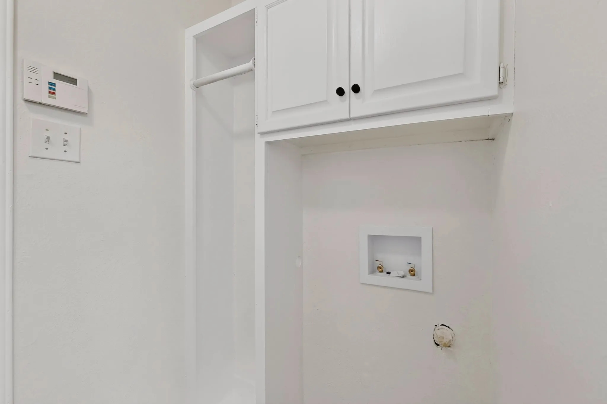 Single Family Residence For Rent in Dallas County , 2707 Belmeade Drive, Carrollton, Texas 75006, 2 Bedroom, 2 Bathroom, 2 Garage spaces, 1,430 Sqft, built in 1981, mls#21400790, Real Estate Agent in Carrollton, Homes For Rent in Dallas county, Homes For Rent in Carrollton, Realtor in Carrollton Texas, Real Estate Brokerage Independent Realty Texas, Luminita Cordes Realtor