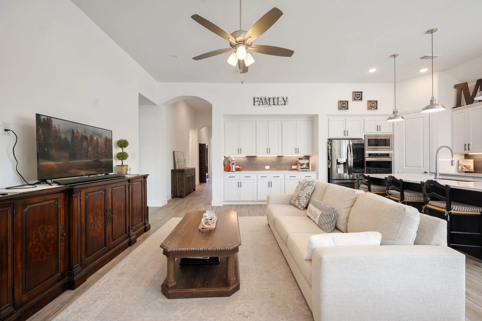 Single Family Residence For Sale in Grayson County , 1912 Mcdougall Creek, Van Alstyne, Texas 75495, 4 Bedroom, 3 Bathroom, 2 Garage spaces, 2,305 Sqft, built in 2021, mls#21398962, Real Estate Agent in Van Alstyne, Homes For Sale in Grayson county, Homes For Sale in Van Alstyne, Realtor in Van Alstyne Texas, Real Estate Brokerage Independent Realty Texas, Luminita Cordes Realtor