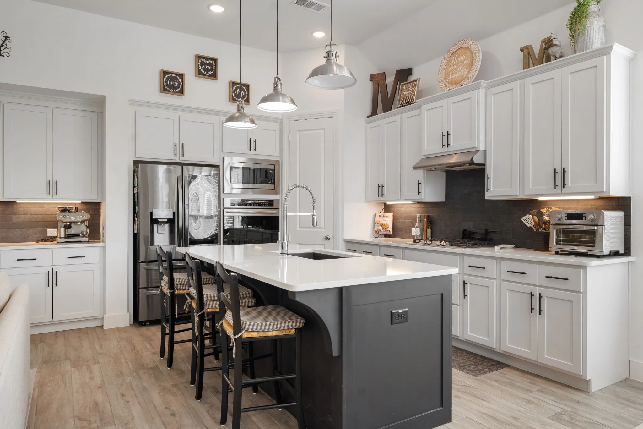 Single Family Residence For Sale in Grayson County , 1912 Mcdougall Creek, Van Alstyne, Texas 75495, 4 Bedroom, 3 Bathroom, 2 Garage spaces, 2,305 Sqft, built in 2021, mls#21398962, Real Estate Agent in Van Alstyne, Homes For Sale in Grayson county, Homes For Sale in Van Alstyne, Realtor in Van Alstyne Texas, Real Estate Brokerage Independent Realty Texas, Luminita Cordes Realtor