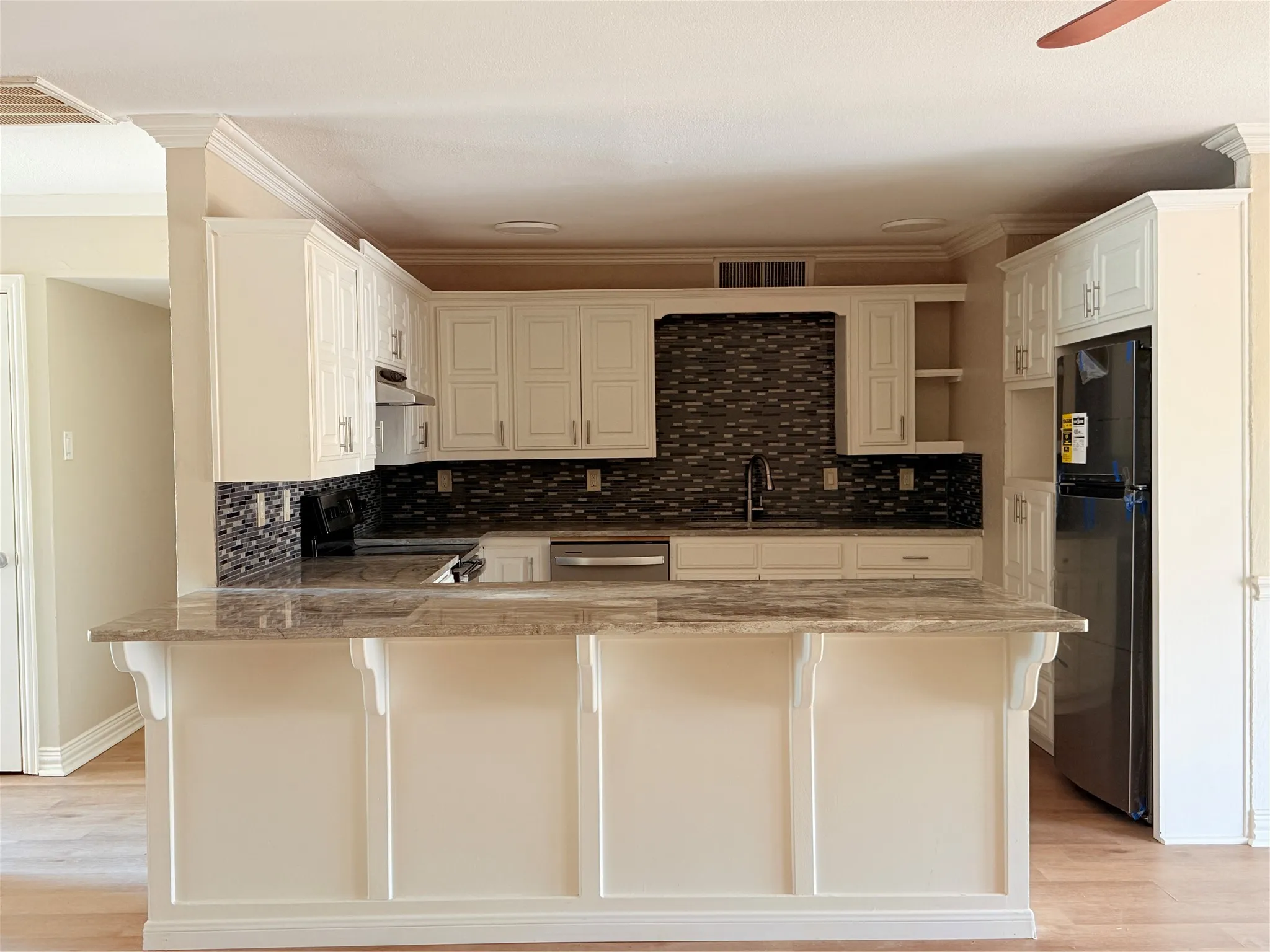 Single Family Residence For Rent in Collin County , 558 Ridgemont Drive, Allen, Texas 75002, 3 Bedroom, 2 Bathroom, Garage spaces, 1,708 Sqft, built in 1977, mls#21398627, Real Estate Agent in Allen, Homes For Rent in Collin county, Homes For Rent in Allen, Realtor in Allen Texas, Real Estate Brokerage Independent Realty Texas, Luminita Cordes Realtor