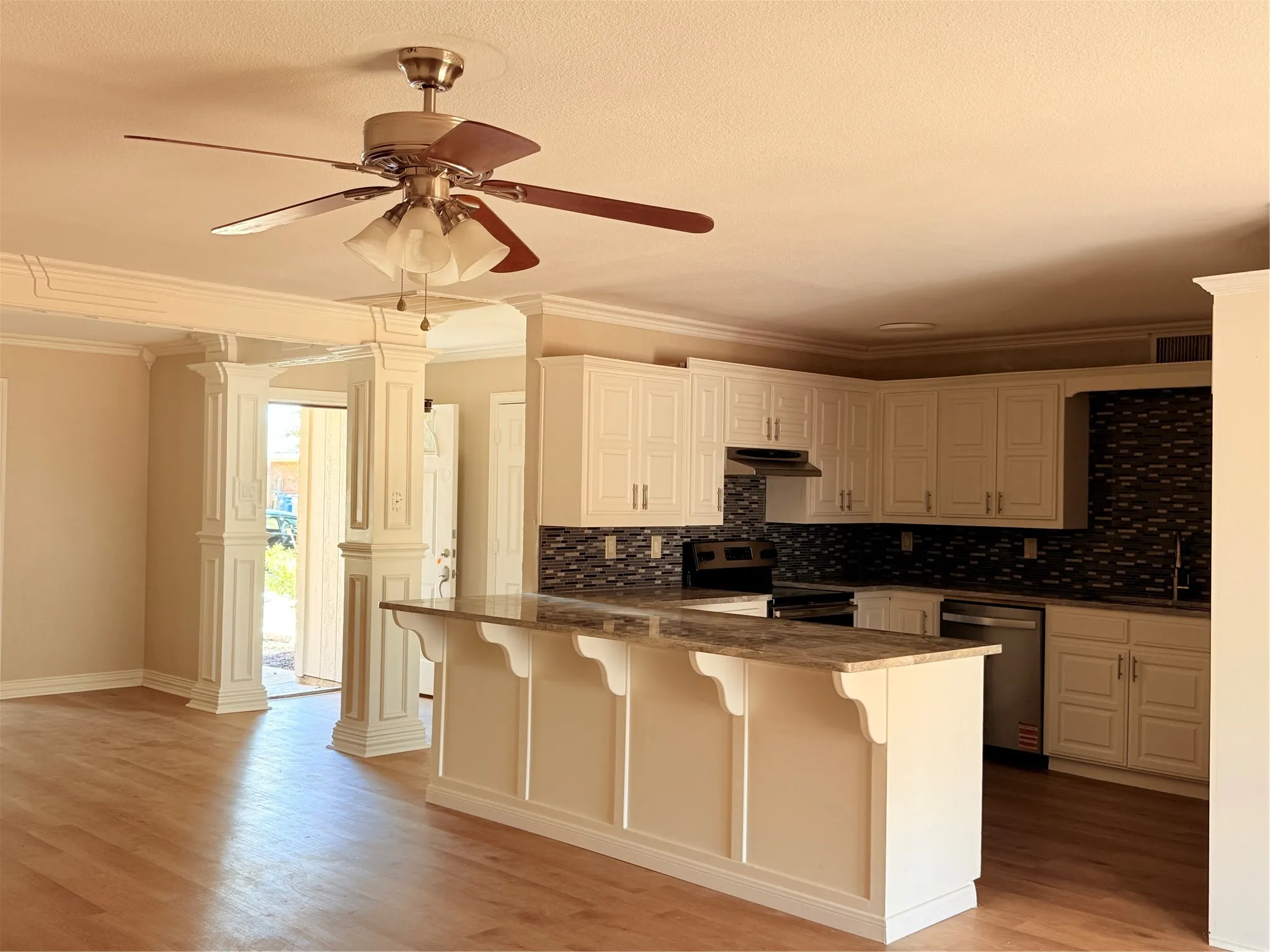 Single Family Residence For Rent in Collin County , 558 Ridgemont Drive, Allen, Texas 75002, 3 Bedroom, 2 Bathroom, Garage spaces, 1,708 Sqft, built in 1977, mls#21398627, Real Estate Agent in Allen, Homes For Rent in Collin county, Homes For Rent in Allen, Realtor in Allen Texas, Real Estate Brokerage Independent Realty Texas, Luminita Cordes Realtor