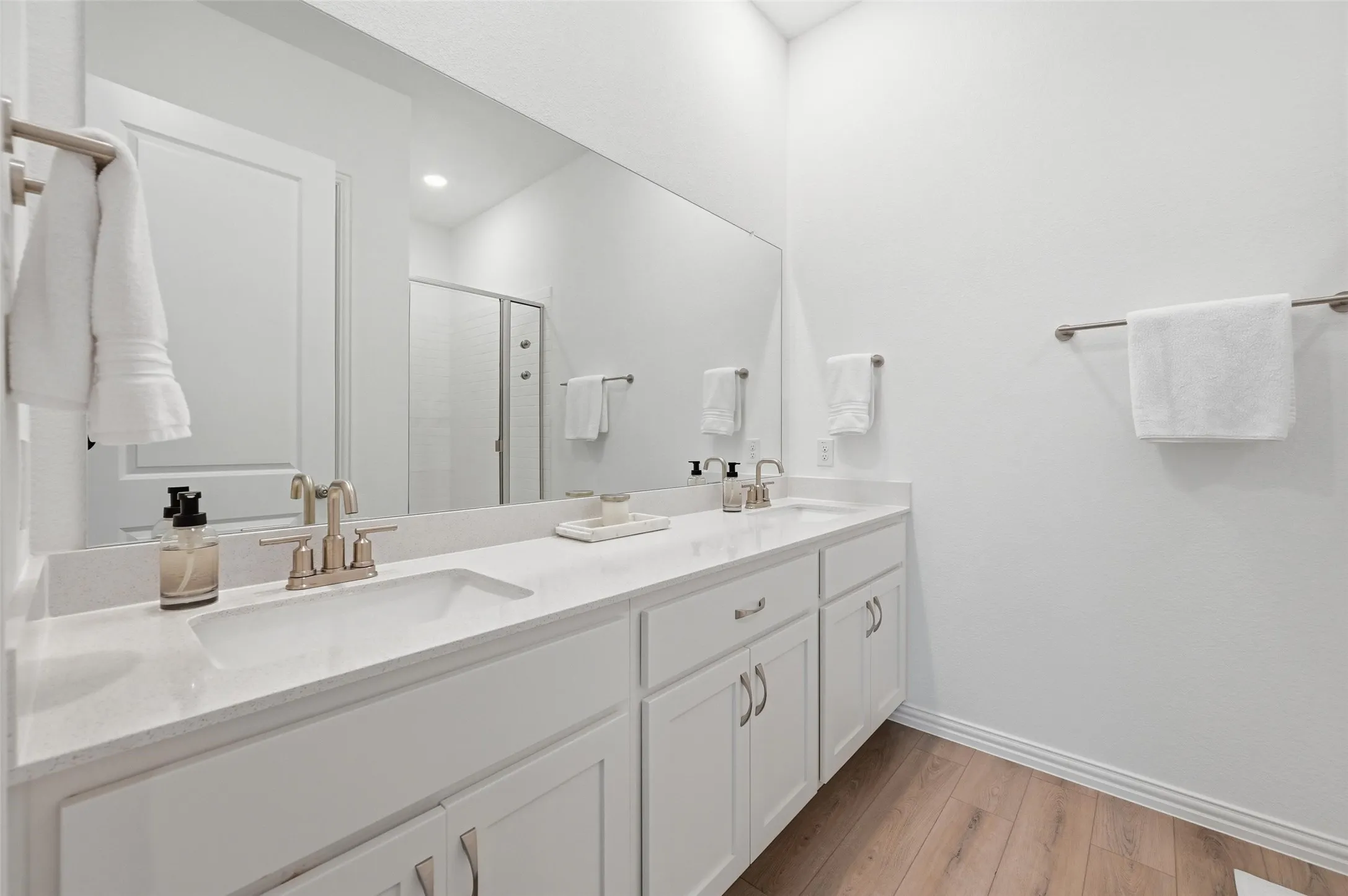 Townhouse For Sale in Tarrant County , 634 Blue Ridge Drive, Mansfield, Texas 76063, 3 Bedroom, 3 Bathroom, 2 Garage spaces, 1,700 Sqft, built in 2024, mls#21392836, Real Estate Agent in Mansfield, Homes For Sale in Tarrant county, Homes For Sale in Mansfield, Realtor in Mansfield Texas, Real Estate Brokerage Independent Realty Texas, Luminita Cordes Realtor