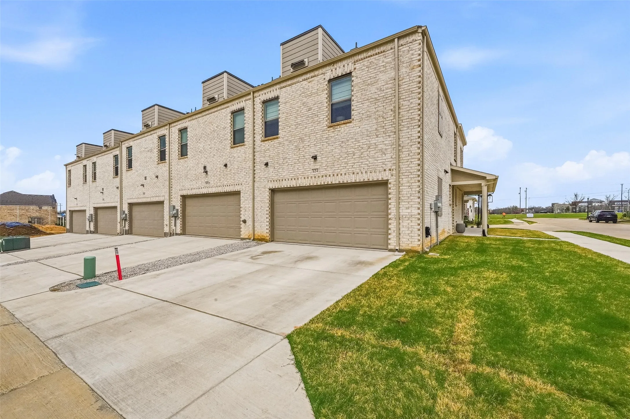 Townhouse For Sale in Tarrant County , 634 Blue Ridge Drive, Mansfield, Texas 76063, 3 Bedroom, 3 Bathroom, 2 Garage spaces, 1,700 Sqft, built in 2024, mls#21392836, Real Estate Agent in Mansfield, Homes For Sale in Tarrant county, Homes For Sale in Mansfield, Realtor in Mansfield Texas, Real Estate Brokerage Independent Realty Texas, Luminita Cordes Realtor