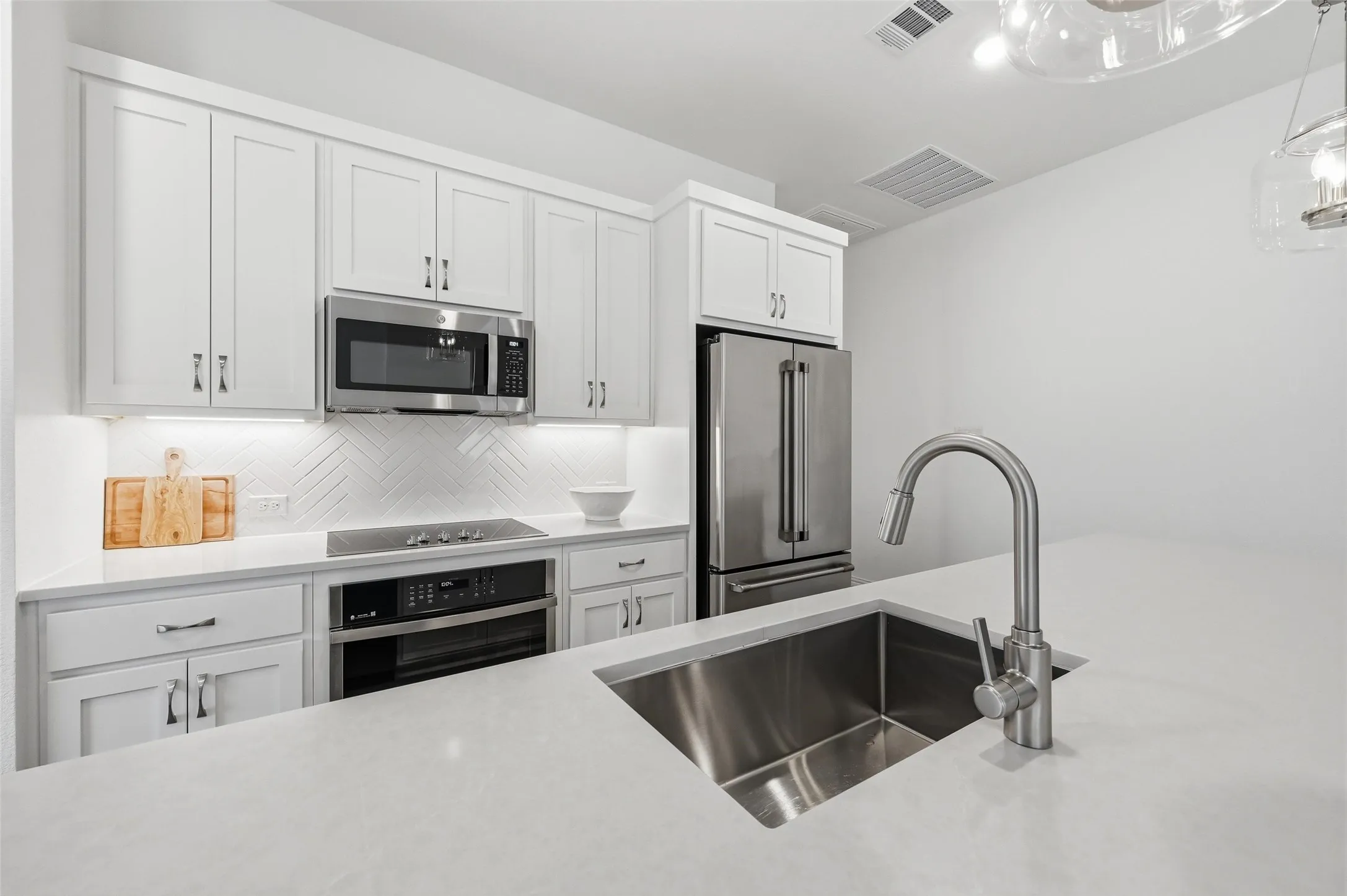 Townhouse For Sale in Tarrant County , 634 Blue Ridge Drive, Mansfield, Texas 76063, 3 Bedroom, 3 Bathroom, 2 Garage spaces, 1,700 Sqft, built in 2024, mls#21392836, Real Estate Agent in Mansfield, Homes For Sale in Tarrant county, Homes For Sale in Mansfield, Realtor in Mansfield Texas, Real Estate Brokerage Independent Realty Texas, Luminita Cordes Realtor
