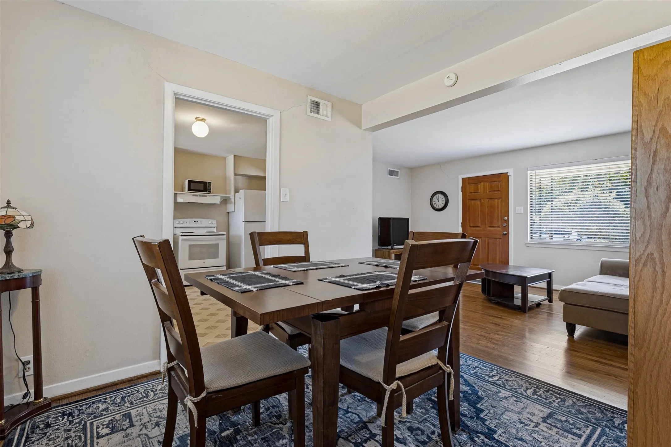 Single Family Residence For Sale in Dallas County , 10927 Dunaway Drive, Dallas, Texas 75228, 3 Bedroom, 2 Bathroom, 1 Garage spaces, 1,188 Sqft, built in 1955, mls#21398605, Real Estate Agent in Dallas, Homes For Sale in Dallas county, Homes For Sale in Dallas, Realtor in Dallas Texas, Real Estate Brokerage Independent Realty Texas, Luminita Cordes Realtor