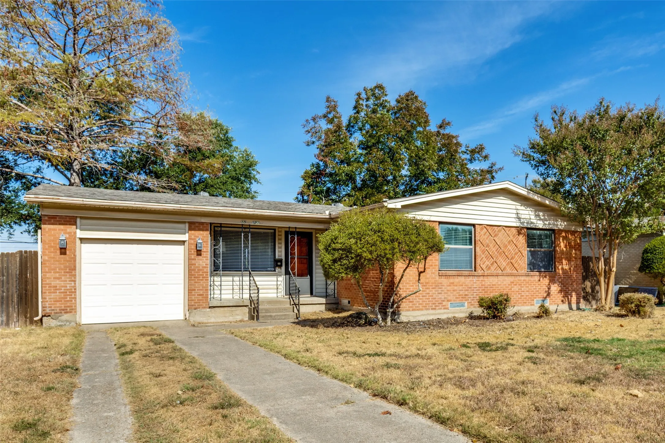 Single Family Residence For Sale in Dallas County , 10927 Dunaway Drive, Dallas, Texas 75228, 3 Bedroom, 2 Bathroom, 1 Garage spaces, 1,188 Sqft, built in 1955, mls#21398605, Real Estate Agent in Dallas, Homes For Sale in Dallas county, Homes For Sale in Dallas, Realtor in Dallas Texas, Real Estate Brokerage Independent Realty Texas, Luminita Cordes Realtor