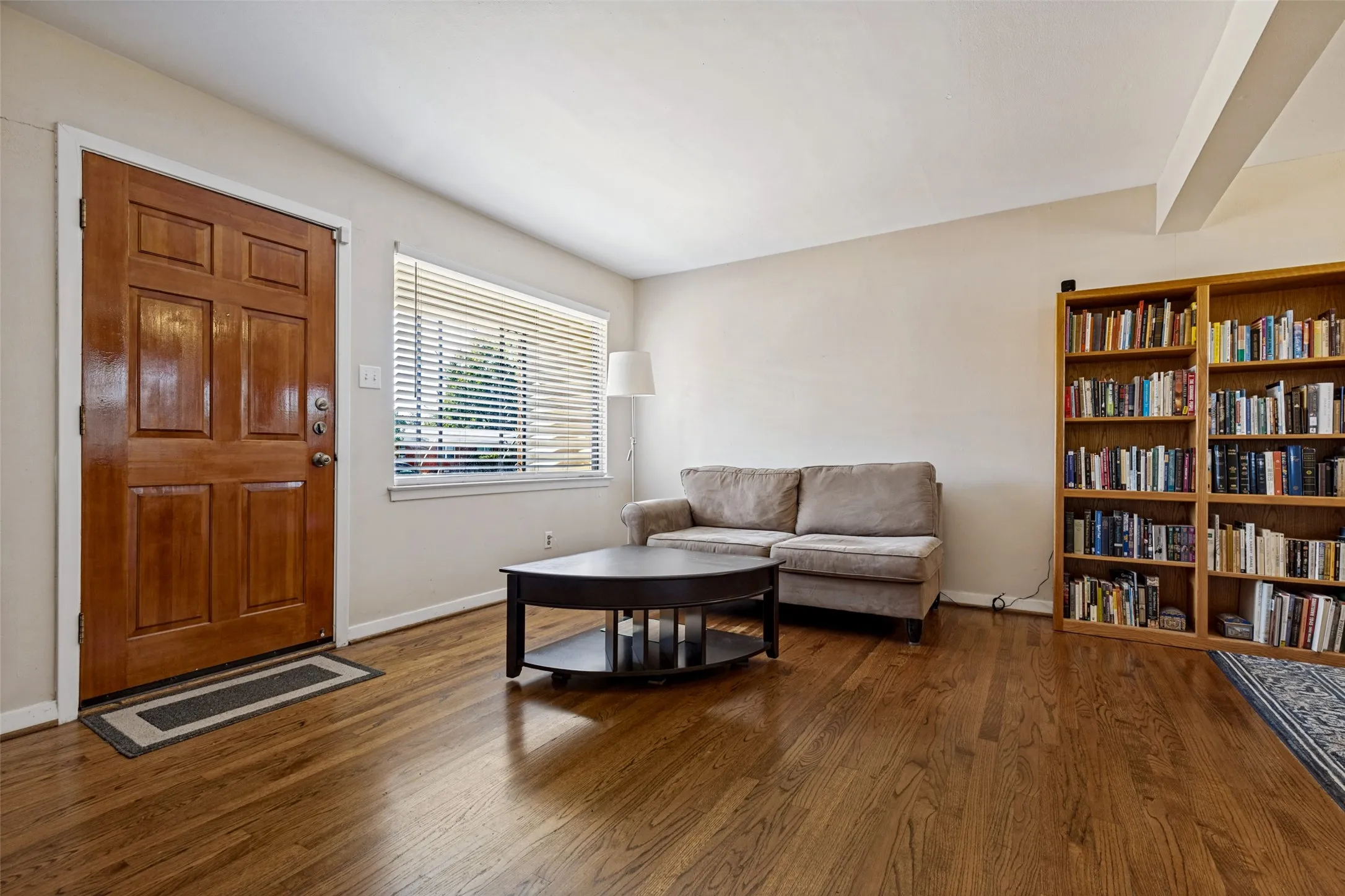 Single Family Residence For Sale in Dallas County , 10927 Dunaway Drive, Dallas, Texas 75228, 3 Bedroom, 2 Bathroom, 1 Garage spaces, 1,188 Sqft, built in 1955, mls#21398605, Real Estate Agent in Dallas, Homes For Sale in Dallas county, Homes For Sale in Dallas, Realtor in Dallas Texas, Real Estate Brokerage Independent Realty Texas, Luminita Cordes Realtor