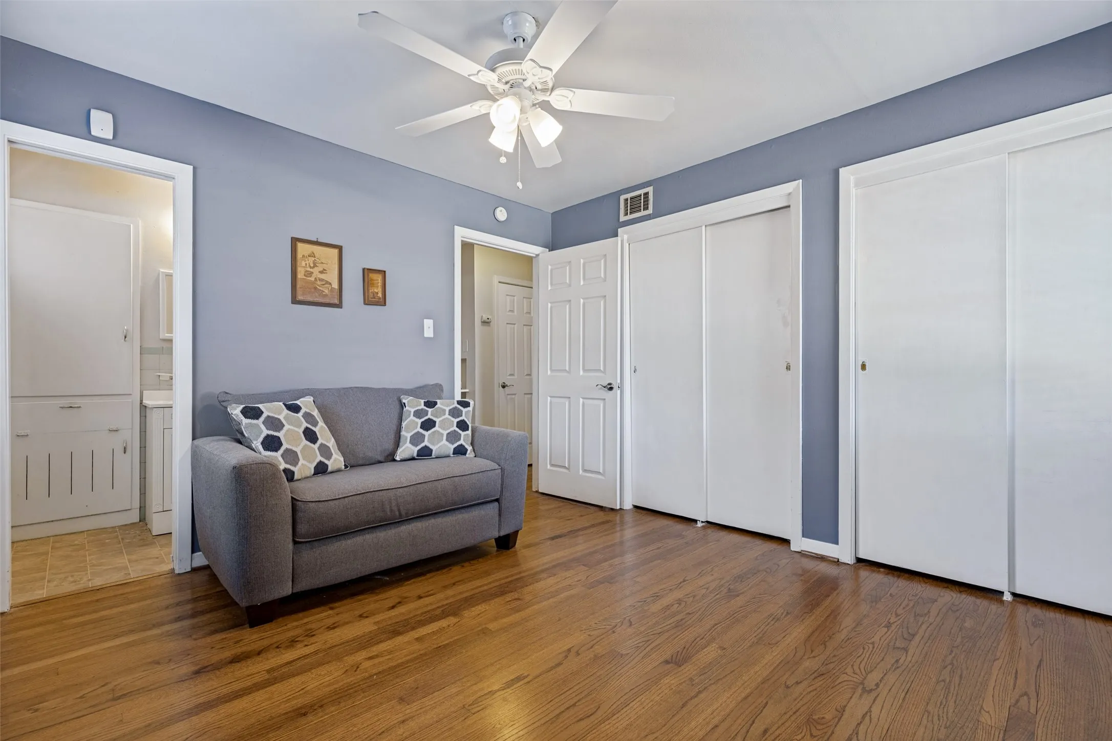 Single Family Residence For Sale in Dallas County , 10927 Dunaway Drive, Dallas, Texas 75228, 3 Bedroom, 2 Bathroom, 1 Garage spaces, 1,188 Sqft, built in 1955, mls#21398605, Real Estate Agent in Dallas, Homes For Sale in Dallas county, Homes For Sale in Dallas, Realtor in Dallas Texas, Real Estate Brokerage Independent Realty Texas, Luminita Cordes Realtor