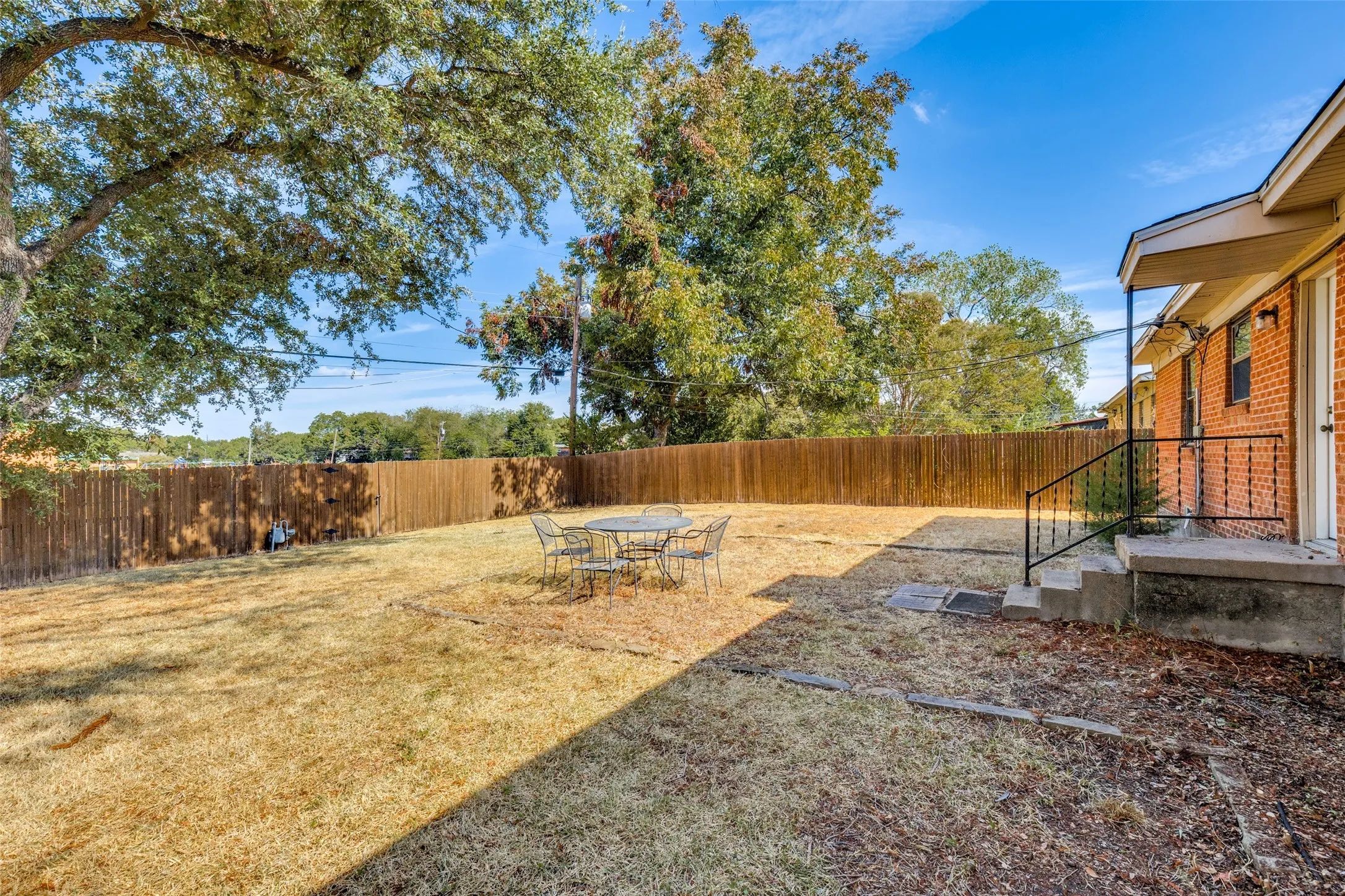 Single Family Residence For Sale in Dallas County , 10927 Dunaway Drive, Dallas, Texas 75228, 3 Bedroom, 2 Bathroom, 1 Garage spaces, 1,188 Sqft, built in 1955, mls#21398605, Real Estate Agent in Dallas, Homes For Sale in Dallas county, Homes For Sale in Dallas, Realtor in Dallas Texas, Real Estate Brokerage Independent Realty Texas, Luminita Cordes Realtor