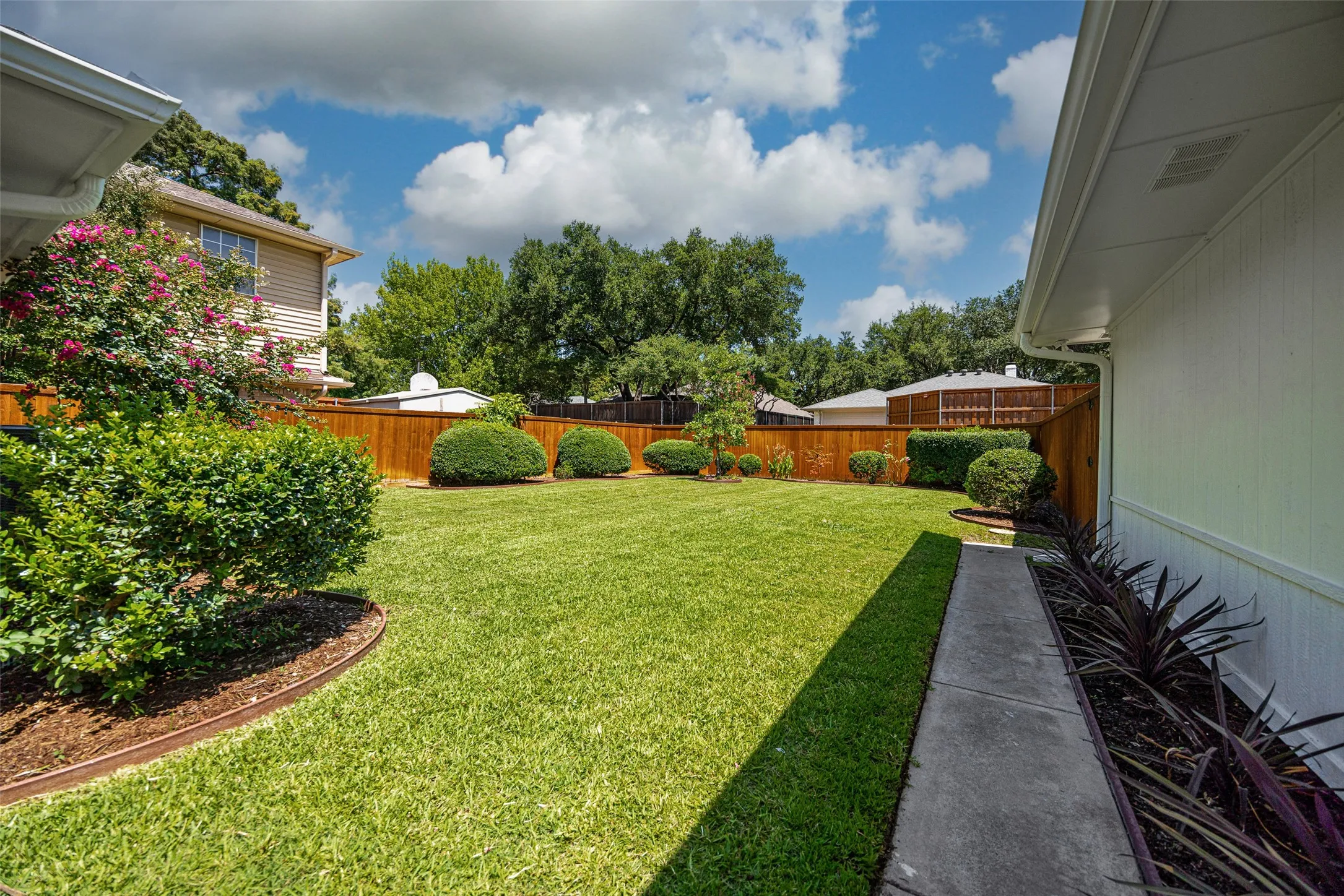 Single Family Residence For Sale in Dallas County , 7122 Winedale Drive, Dallas, Texas 75231, 3 Bedroom, 3 Bathroom, 2 Garage spaces, 2,150 Sqft, built in 1976, mls#21400651, Real Estate Agent in Dallas, Homes For Sale in Dallas county, Homes For Sale in Dallas, Realtor in Dallas Texas, Real Estate Brokerage Independent Realty Texas, Luminita Cordes Realtor