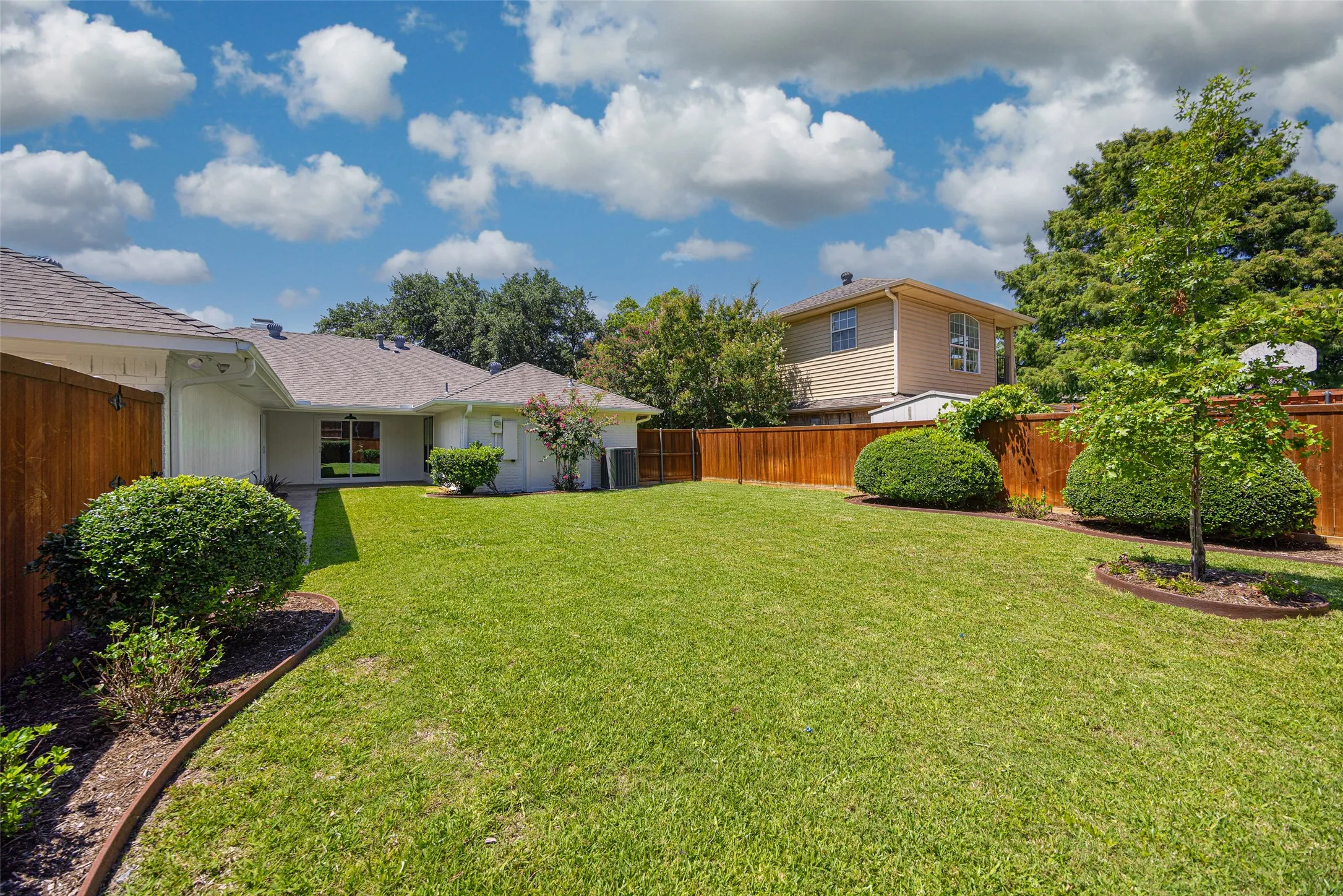 Single Family Residence For Sale in Dallas County , 7122 Winedale Drive, Dallas, Texas 75231, 3 Bedroom, 3 Bathroom, 2 Garage spaces, 2,150 Sqft, built in 1976, mls#21400651, Real Estate Agent in Dallas, Homes For Sale in Dallas county, Homes For Sale in Dallas, Realtor in Dallas Texas, Real Estate Brokerage Independent Realty Texas, Luminita Cordes Realtor