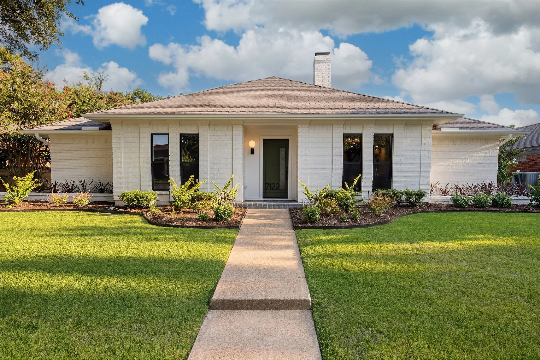 Single Family Residence For Sale in Dallas County , 7122 Winedale Drive, Dallas, Texas 75231, 3 Bedroom, 3 Bathroom, 2 Garage spaces, 2,150 Sqft, built in 1976, mls#21400651, Real Estate Agent in Dallas, Homes For Sale in Dallas county, Homes For Sale in Dallas, Realtor in Dallas Texas, Real Estate Brokerage Independent Realty Texas, Luminita Cordes Realtor