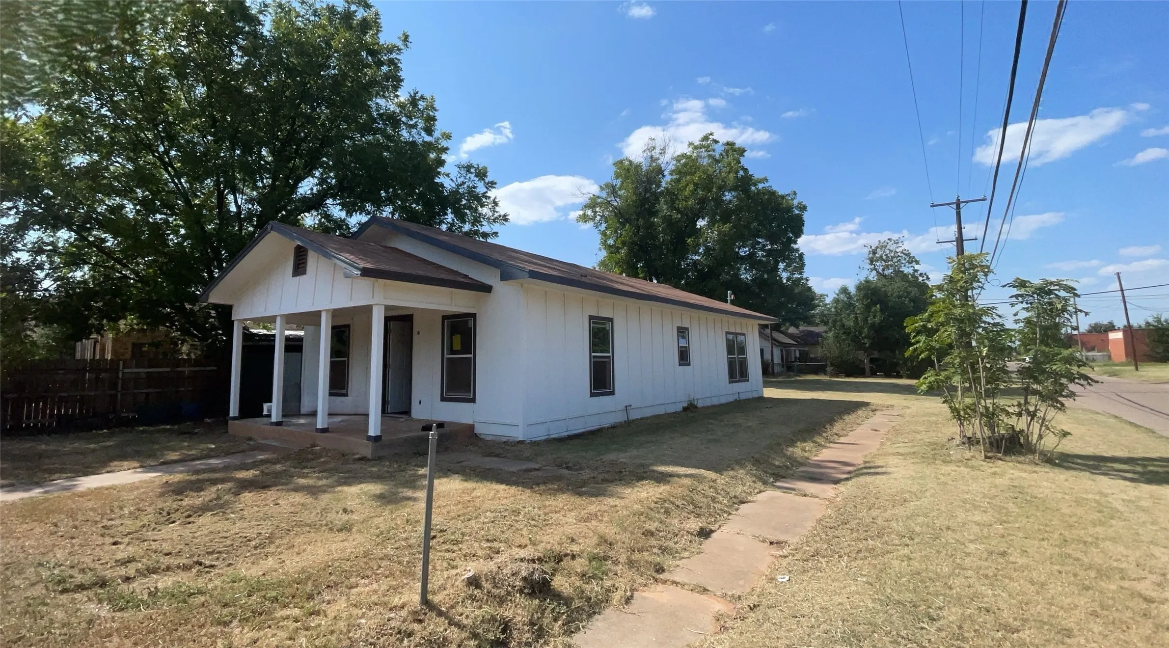 Single Family Residence For Sale in Wichita County , 1300 N 9th Street, Wichita Falls, Texas 76306, 3 Bedroom, 1 Bathroom, Garage spaces, 1,056 Sqft, built in 1920, mls#21363008, Real Estate Agent in Wichita Falls, Homes For Sale in Wichita county, Homes For Sale in Wichita Falls, Realtor in Wichita Falls Texas, Real Estate Brokerage Independent Realty Texas, Luminita Cordes Realtor