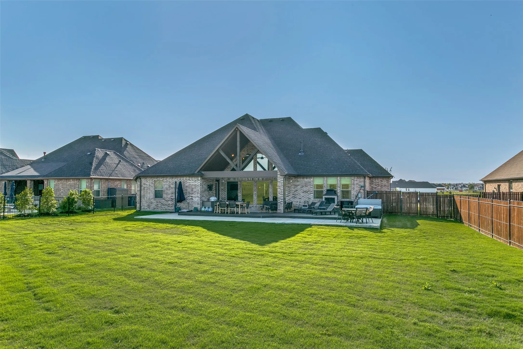 Single Family Residence For Sale in Tarrant County , 12492 Palmer Drive, Fort Worth, Texas 76179, 4 Bedroom, 3 Bathroom, 3 Garage spaces, 3,399 Sqft, built in 2021, mls#21400830, Real Estate Agent in Fort Worth, Homes For Sale in Tarrant county, Homes For Sale in Fort Worth, Realtor in Fort Worth Texas, Real Estate Brokerage Independent Realty Texas, Luminita Cordes Realtor