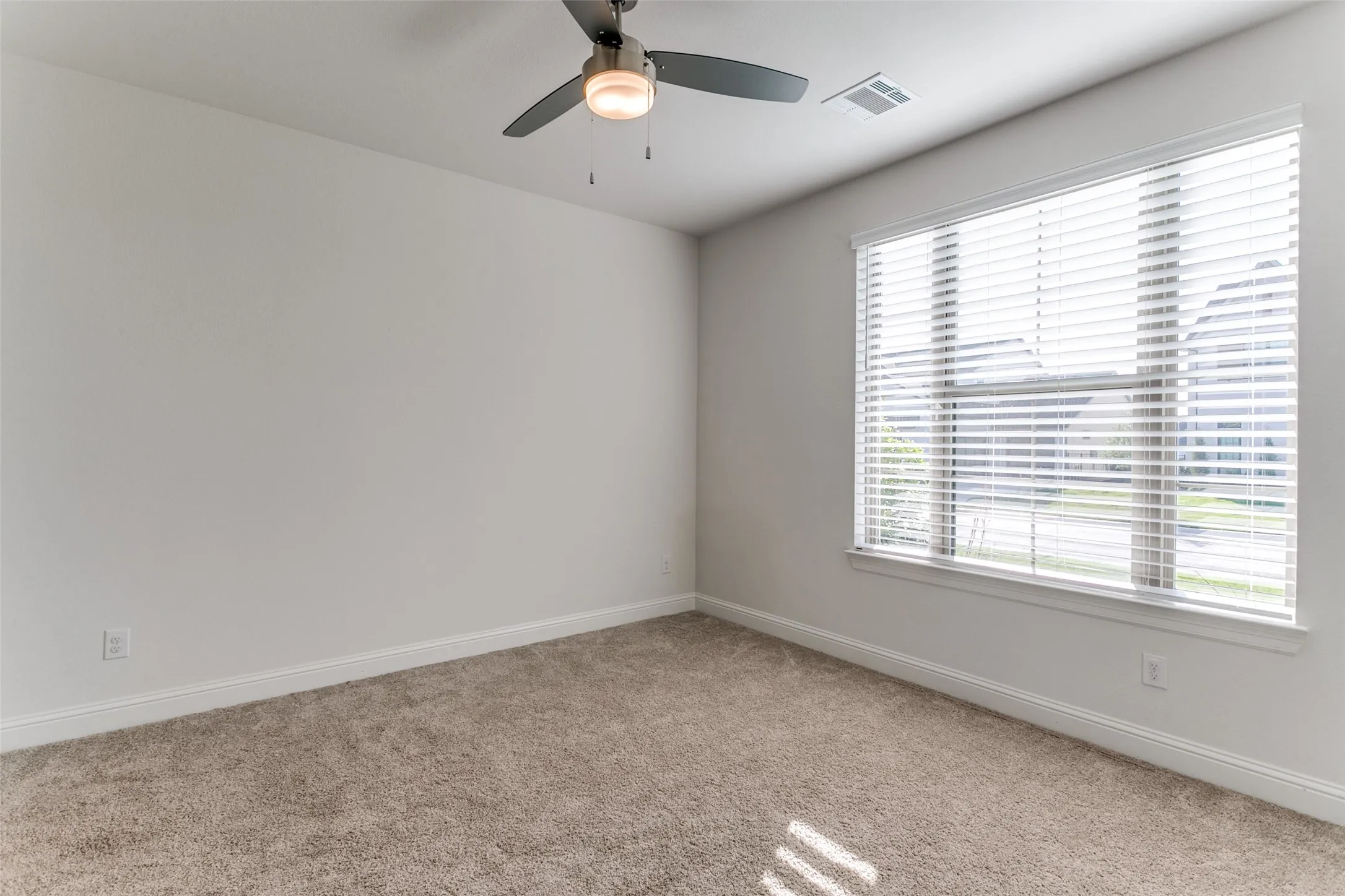 Single Family Residence For Sale in Tarrant County , 12492 Palmer Drive, Fort Worth, Texas 76179, 4 Bedroom, 3 Bathroom, 3 Garage spaces, 3,399 Sqft, built in 2021, mls#21400830, Real Estate Agent in Fort Worth, Homes For Sale in Tarrant county, Homes For Sale in Fort Worth, Realtor in Fort Worth Texas, Real Estate Brokerage Independent Realty Texas, Luminita Cordes Realtor