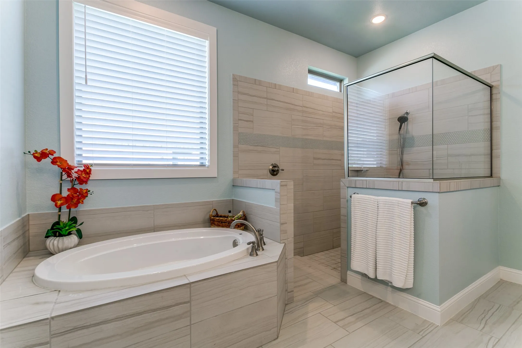 Single Family Residence For Sale in Tarrant County , 12492 Palmer Drive, Fort Worth, Texas 76179, 4 Bedroom, 3 Bathroom, 3 Garage spaces, 3,399 Sqft, built in 2021, mls#21400830, Real Estate Agent in Fort Worth, Homes For Sale in Tarrant county, Homes For Sale in Fort Worth, Realtor in Fort Worth Texas, Real Estate Brokerage Independent Realty Texas, Luminita Cordes Realtor