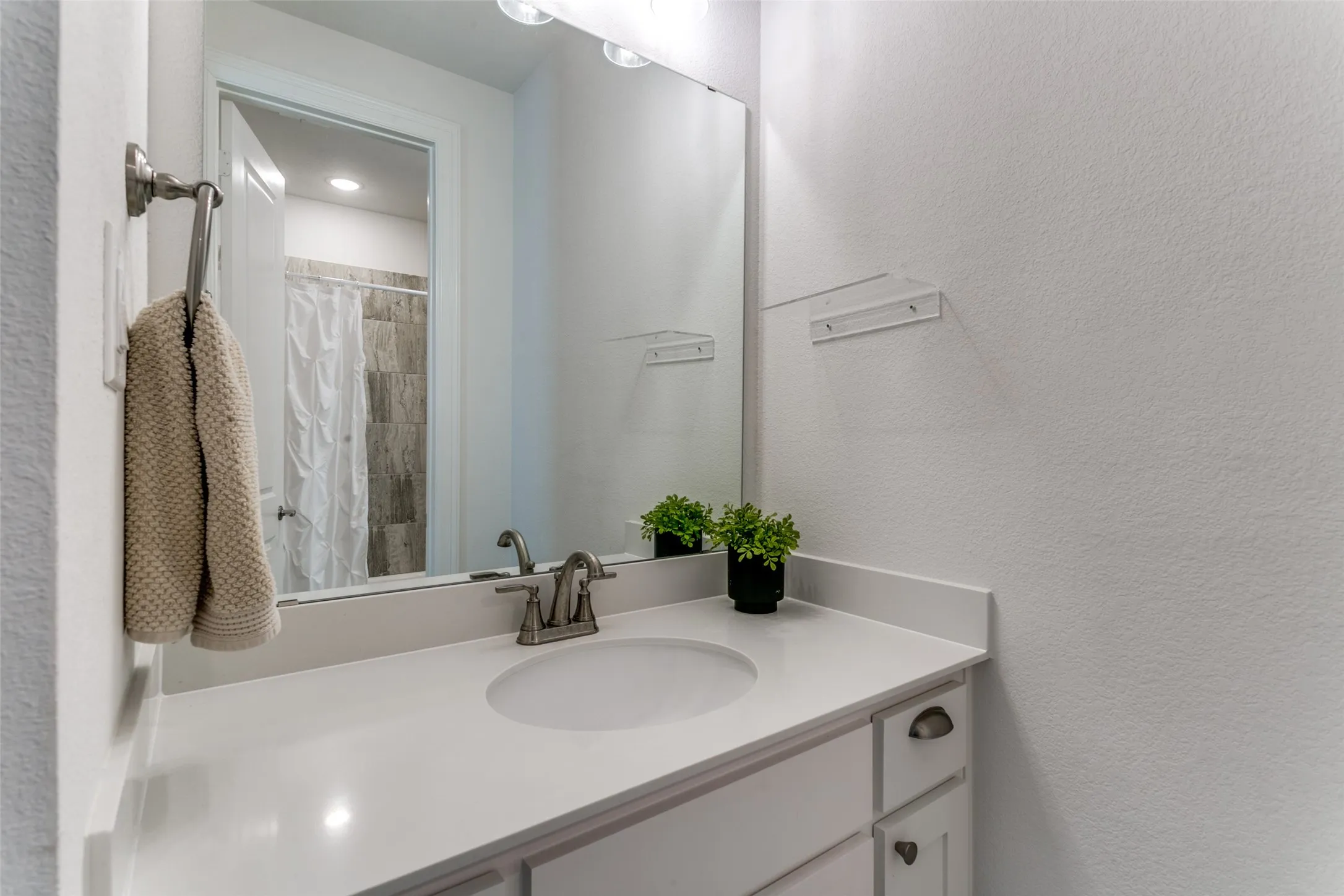 Single Family Residence For Sale in Tarrant County , 12492 Palmer Drive, Fort Worth, Texas 76179, 4 Bedroom, 3 Bathroom, 3 Garage spaces, 3,399 Sqft, built in 2021, mls#21400830, Real Estate Agent in Fort Worth, Homes For Sale in Tarrant county, Homes For Sale in Fort Worth, Realtor in Fort Worth Texas, Real Estate Brokerage Independent Realty Texas, Luminita Cordes Realtor