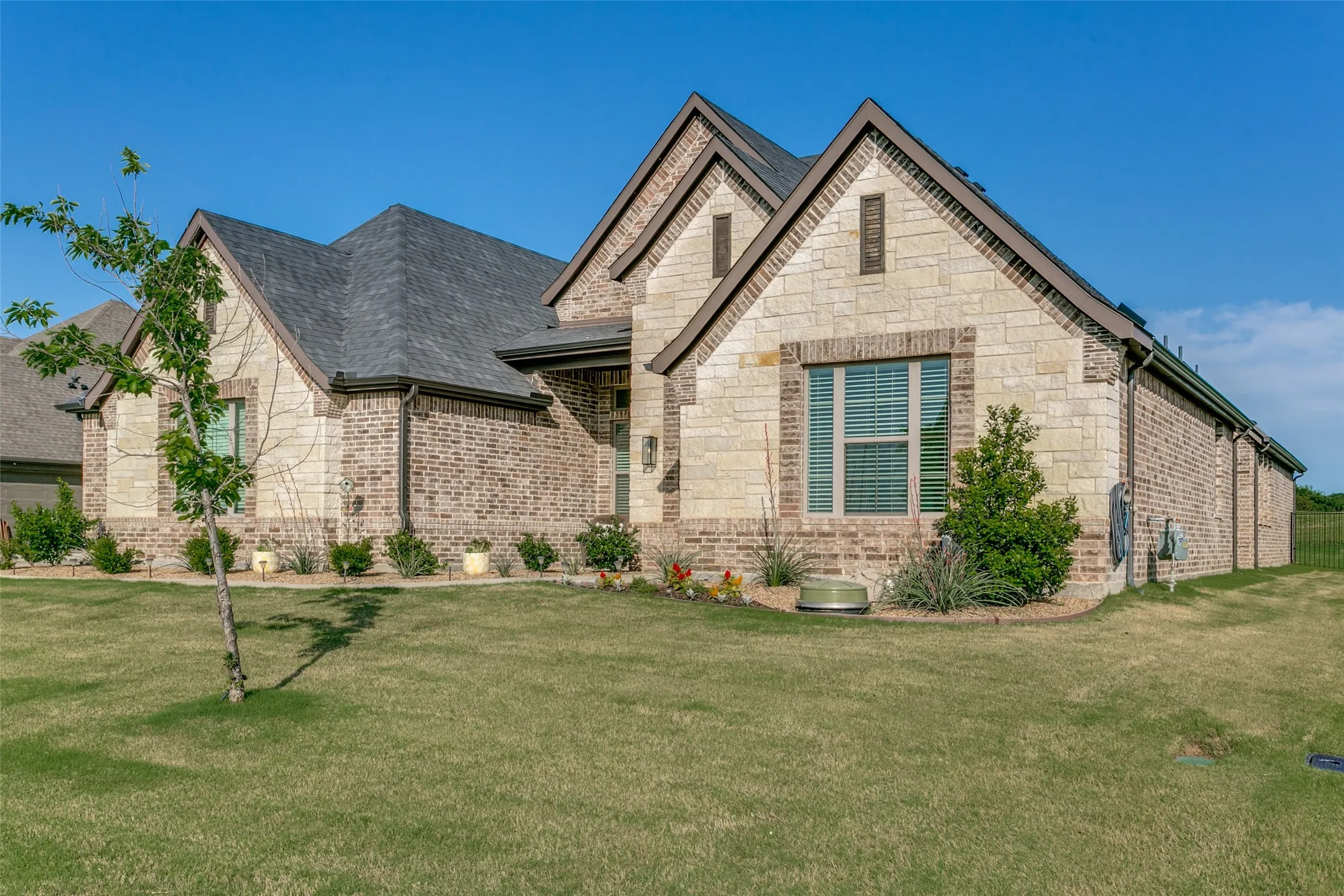Single Family Residence For Sale in Tarrant County , 12492 Palmer Drive, Fort Worth, Texas 76179, 4 Bedroom, 3 Bathroom, 3 Garage spaces, 3,399 Sqft, built in 2021, mls#21400830, Real Estate Agent in Fort Worth, Homes For Sale in Tarrant county, Homes For Sale in Fort Worth, Realtor in Fort Worth Texas, Real Estate Brokerage Independent Realty Texas, Luminita Cordes Realtor