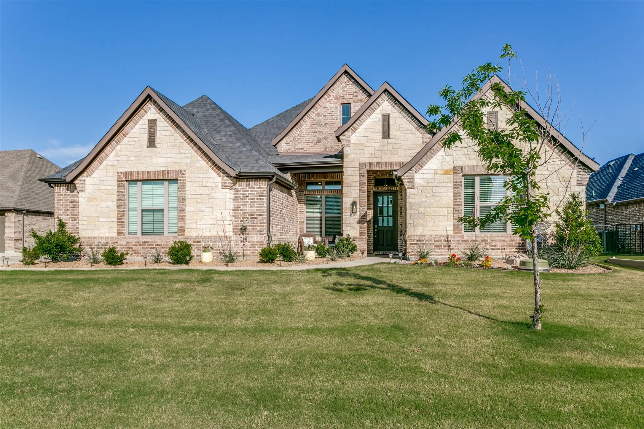 Single Family Residence For Sale in Tarrant County , 12492 Palmer Drive, Fort Worth, Texas 76179, 4 Bedroom, 3 Bathroom, 3 Garage spaces, 3,399 Sqft, built in 2021, mls#21400830, Real Estate Agent in Fort Worth, Homes For Sale in Tarrant county, Homes For Sale in Fort Worth, Realtor in Fort Worth Texas, Real Estate Brokerage Independent Realty Texas, Luminita Cordes Realtor