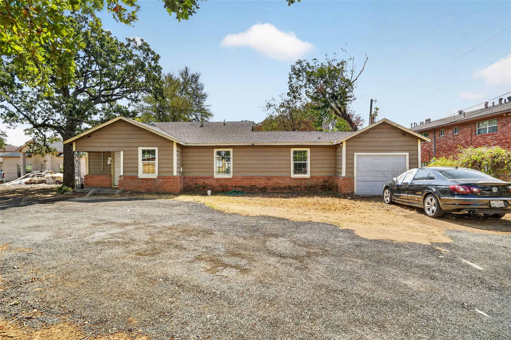 Single Family Residence For Sale in Tarrant County , 5800 Dallas Avenue, Fort Worth, Texas 76112, 3 Bedroom, 1 Bathroom, Garage spaces, 1,346 Sqft, built in 1950, mls#21399409, Real Estate Agent in Fort Worth, Homes For Sale in Tarrant county, Homes For Sale in Fort Worth, Realtor in Fort Worth Texas, Real Estate Brokerage Independent Realty Texas, Luminita Cordes Realtor