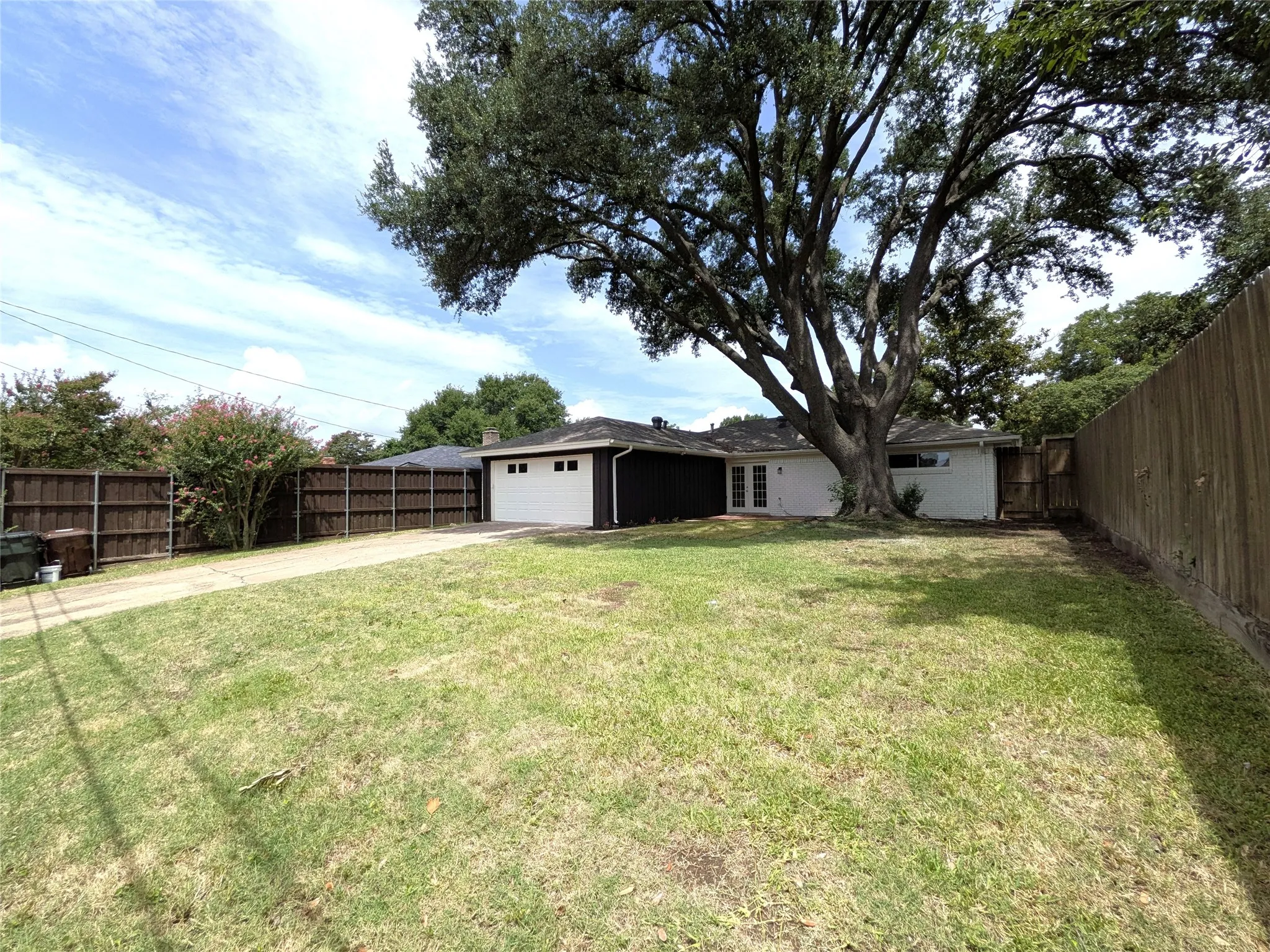 Single Family Residence For Rent in Collin County , 1400 Oakhill Drive, Plano, Texas 75075, 3 Bedroom, 2 Bathroom, 2 Garage spaces, 1,490 Sqft, built in 1963, mls#21400835, Real Estate Agent in Plano, Homes For Rent in Collin county, Homes For Rent in Plano, Realtor in Plano Texas, Real Estate Brokerage Independent Realty Texas, Luminita Cordes Realtor