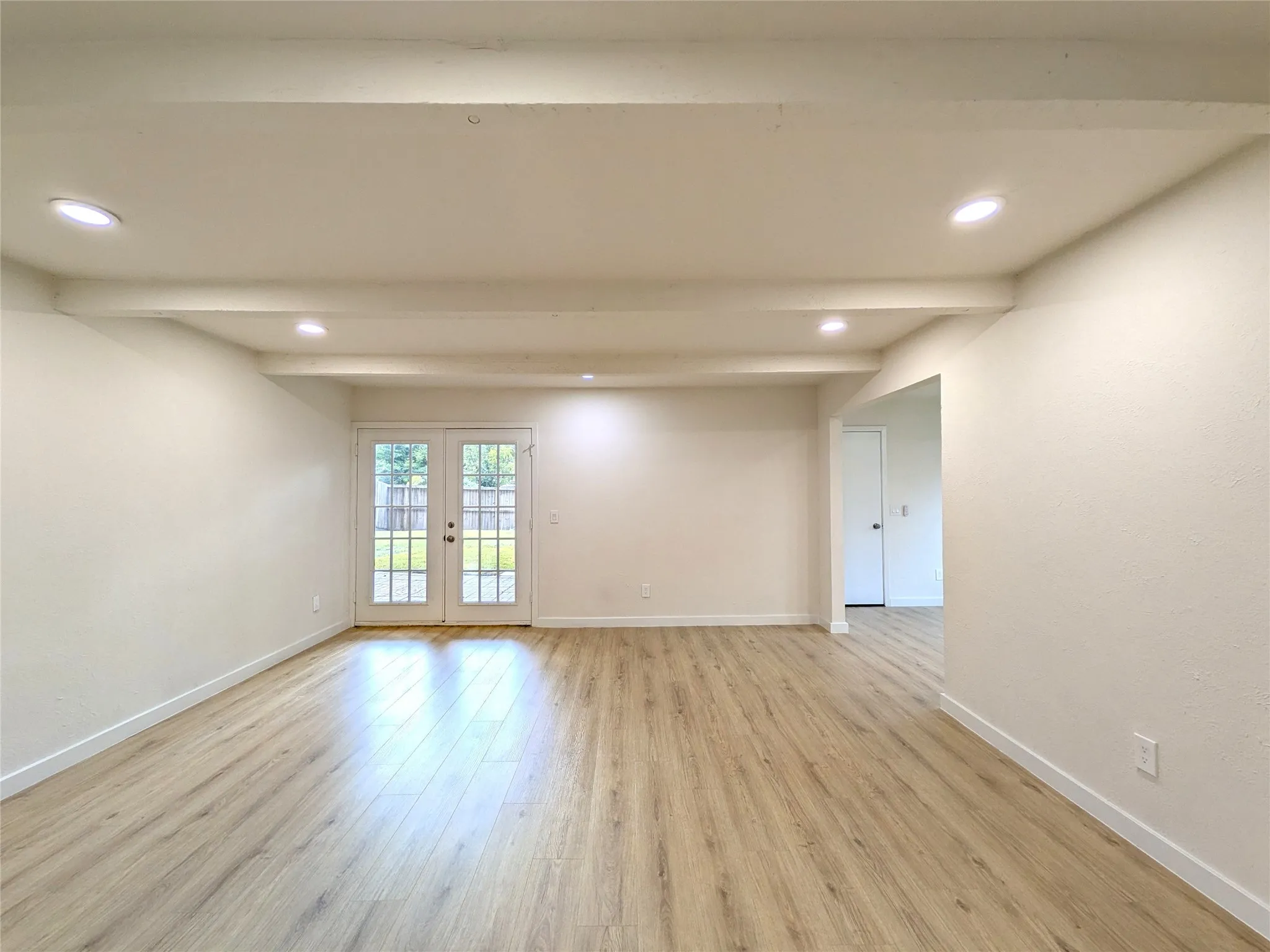 Single Family Residence For Rent in Collin County , 1400 Oakhill Drive, Plano, Texas 75075, 3 Bedroom, 2 Bathroom, 2 Garage spaces, 1,490 Sqft, built in 1963, mls#21400835, Real Estate Agent in Plano, Homes For Rent in Collin county, Homes For Rent in Plano, Realtor in Plano Texas, Real Estate Brokerage Independent Realty Texas, Luminita Cordes Realtor