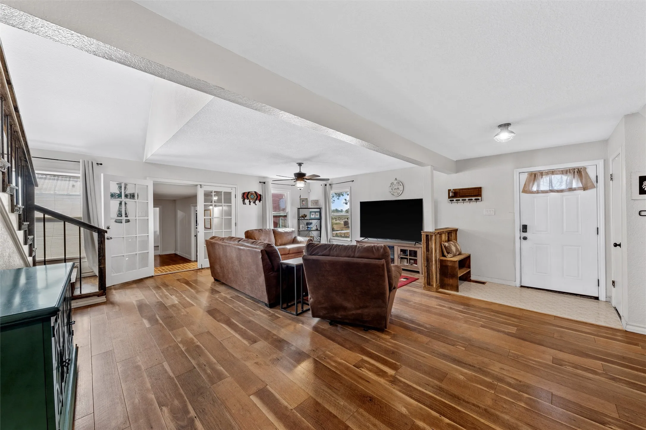 Single Family Residence For Sale in Mc Lennan County , 518 Warren Road, Lorena, Texas 76655, 4 Bedroom, 2 Bathroom, 2 Garage spaces, 2,260 Sqft, built in 1983, mls#21397740, Real Estate Agent in Lorena, Homes For Sale in Mc Lennan county, Homes For Sale in Lorena, Realtor in Lorena Texas, Real Estate Brokerage Independent Realty Texas, Luminita Cordes Realtor