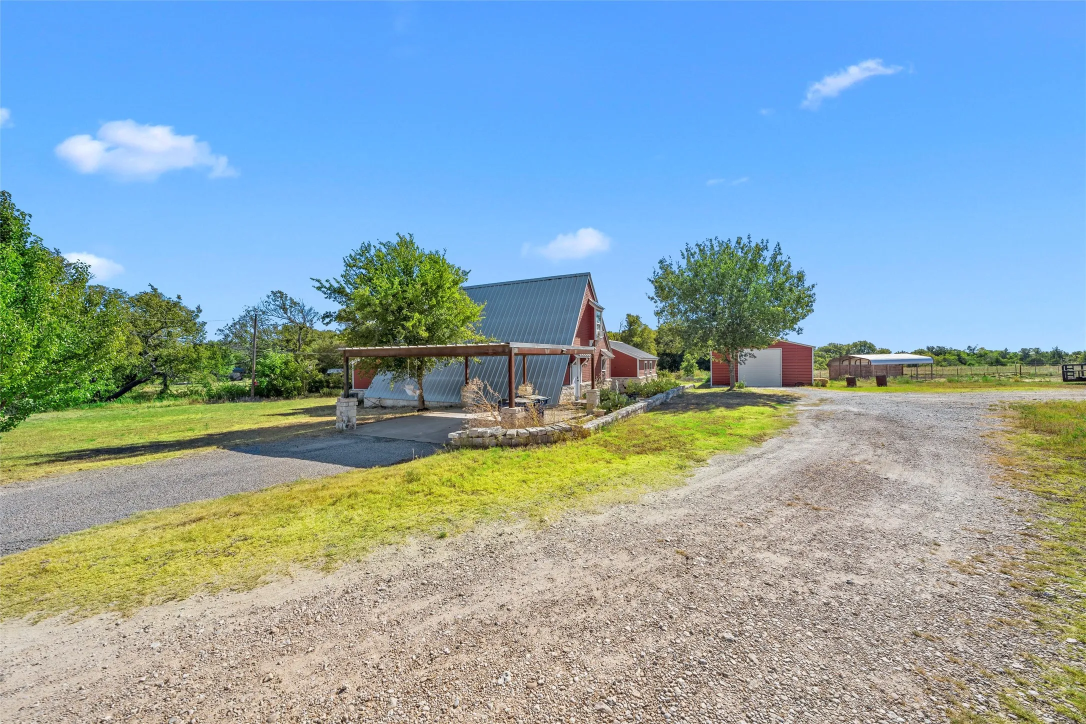 Single Family Residence For Sale in Mc Lennan County , 518 Warren Road, Lorena, Texas 76655, 4 Bedroom, 2 Bathroom, 2 Garage spaces, 2,260 Sqft, built in 1983, mls#21397740, Real Estate Agent in Lorena, Homes For Sale in Mc Lennan county, Homes For Sale in Lorena, Realtor in Lorena Texas, Real Estate Brokerage Independent Realty Texas, Luminita Cordes Realtor