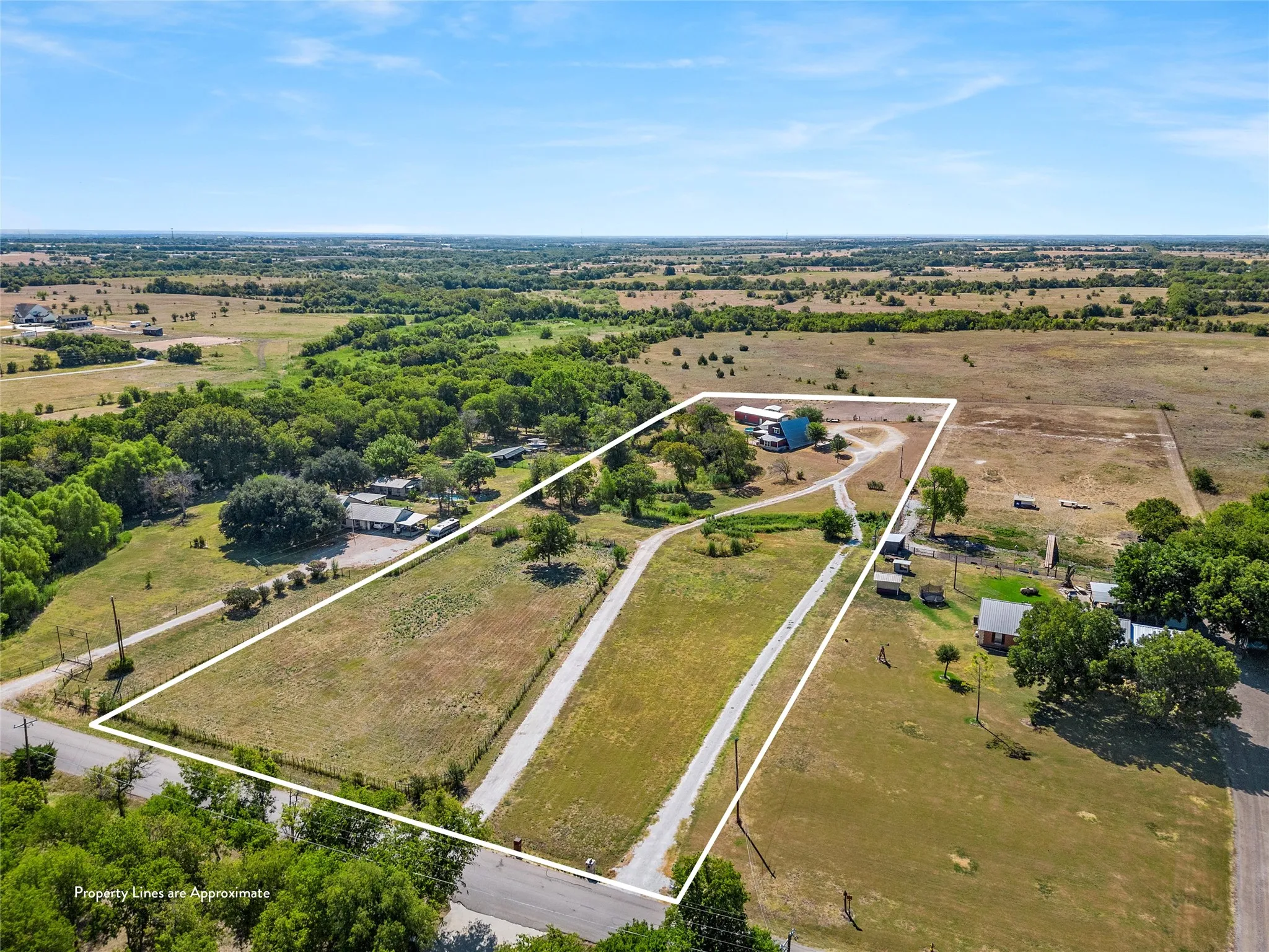 Single Family Residence For Sale in Mc Lennan County , 518 Warren Road, Lorena, Texas 76655, 4 Bedroom, 2 Bathroom, 2 Garage spaces, 2,260 Sqft, built in 1983, mls#21397740, Real Estate Agent in Lorena, Homes For Sale in Mc Lennan county, Homes For Sale in Lorena, Realtor in Lorena Texas, Real Estate Brokerage Independent Realty Texas, Luminita Cordes Realtor