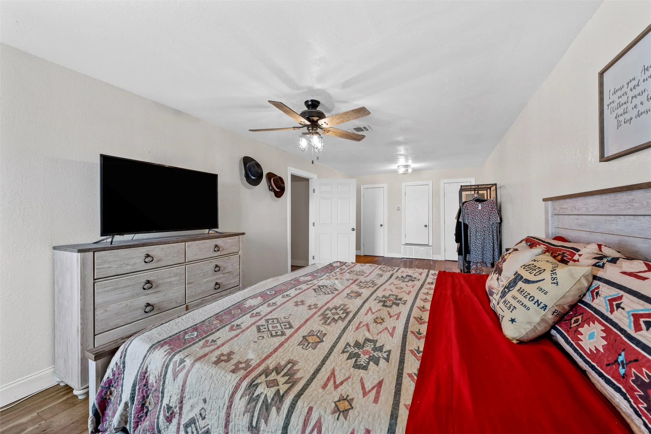 Single Family Residence For Sale in Mc Lennan County , 518 Warren Road, Lorena, Texas 76655, 4 Bedroom, 2 Bathroom, 2 Garage spaces, 2,260 Sqft, built in 1983, mls#21397740, Real Estate Agent in Lorena, Homes For Sale in Mc Lennan county, Homes For Sale in Lorena, Realtor in Lorena Texas, Real Estate Brokerage Independent Realty Texas, Luminita Cordes Realtor