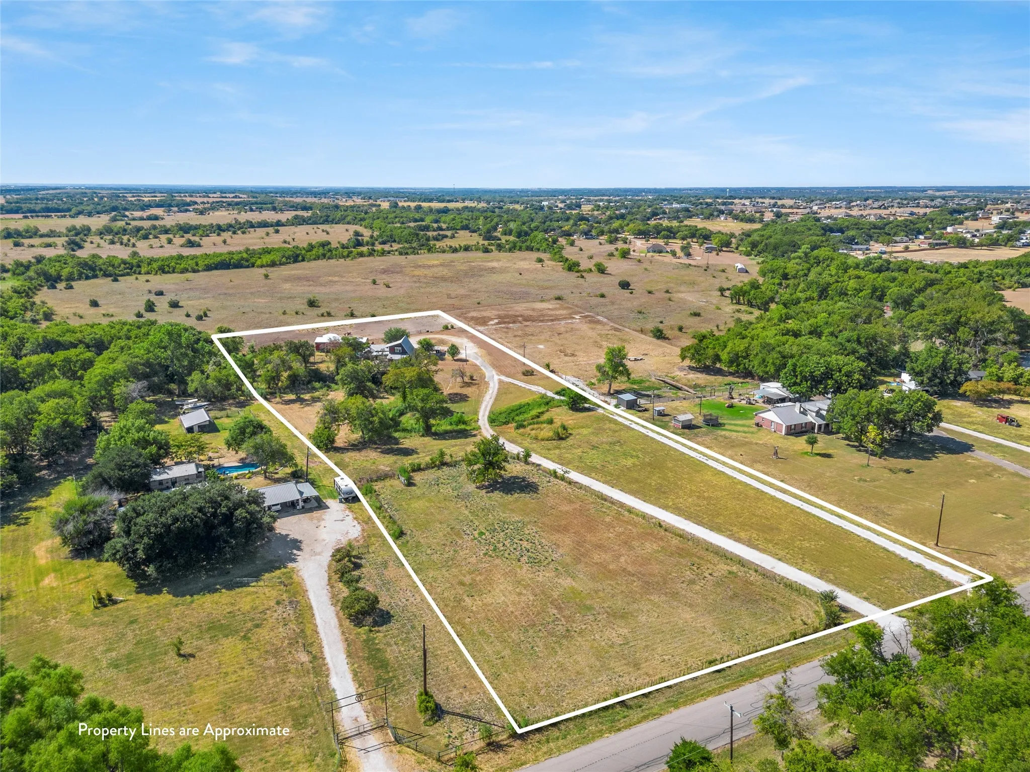 Single Family Residence For Sale in Mc Lennan County , 518 Warren Road, Lorena, Texas 76655, 4 Bedroom, 2 Bathroom, 2 Garage spaces, 2,260 Sqft, built in 1983, mls#21397740, Real Estate Agent in Lorena, Homes For Sale in Mc Lennan county, Homes For Sale in Lorena, Realtor in Lorena Texas, Real Estate Brokerage Independent Realty Texas, Luminita Cordes Realtor