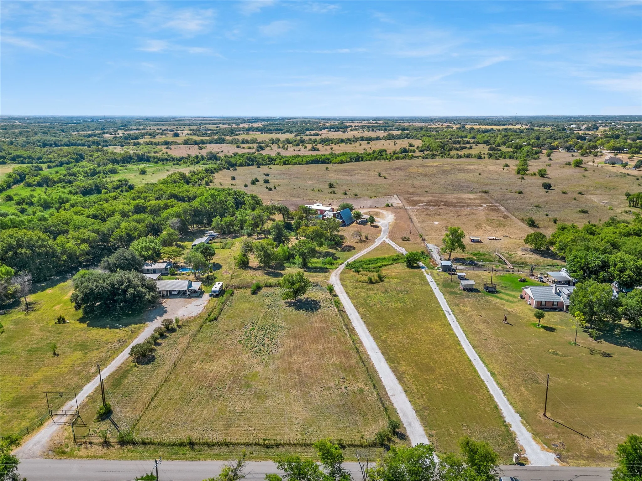 Single Family Residence For Sale in Mc Lennan County , 518 Warren Road, Lorena, Texas 76655, 4 Bedroom, 2 Bathroom, 2 Garage spaces, 2,260 Sqft, built in 1983, mls#21397740, Real Estate Agent in Lorena, Homes For Sale in Mc Lennan county, Homes For Sale in Lorena, Realtor in Lorena Texas, Real Estate Brokerage Independent Realty Texas, Luminita Cordes Realtor