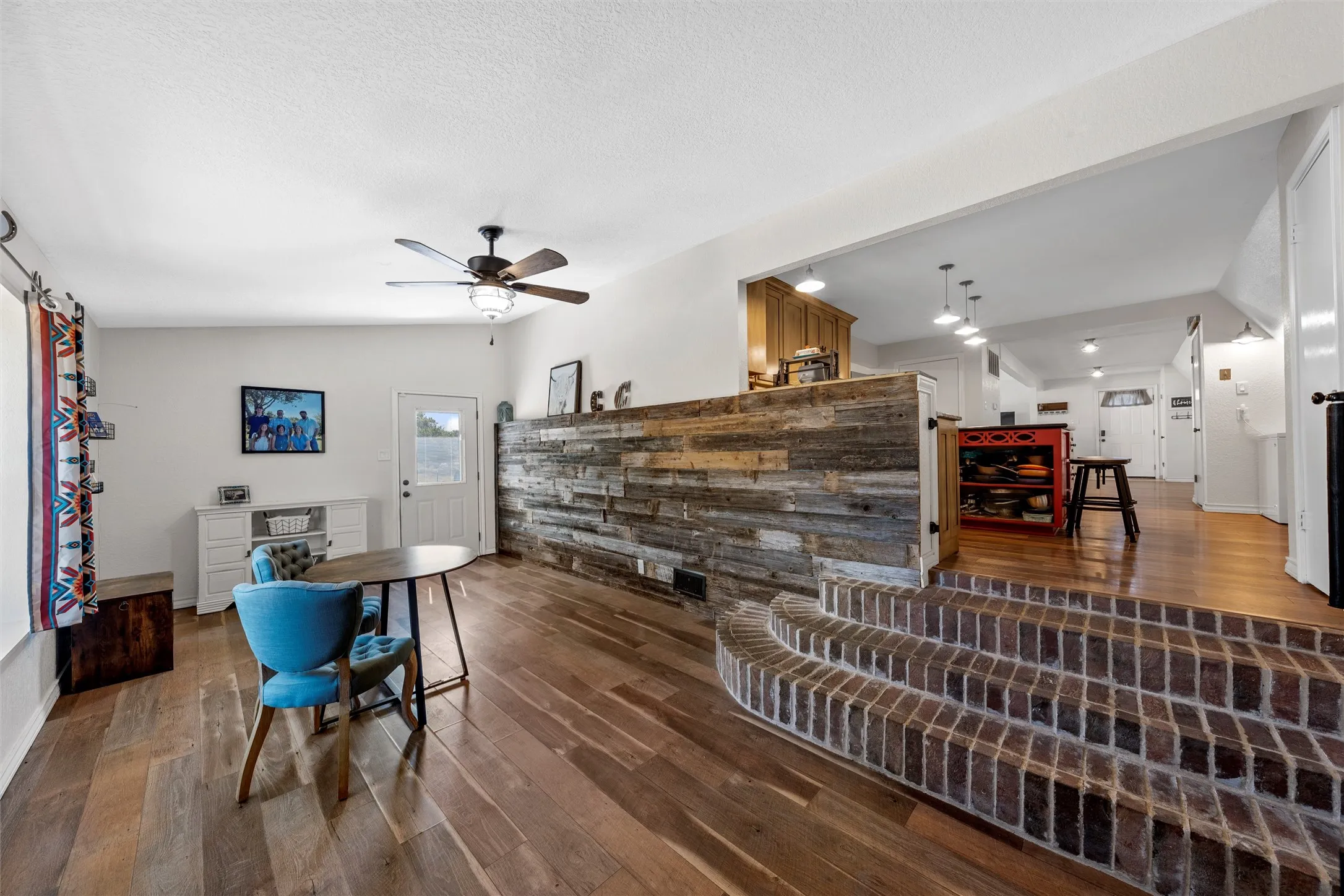 Single Family Residence For Sale in Mc Lennan County , 518 Warren Road, Lorena, Texas 76655, 4 Bedroom, 2 Bathroom, 2 Garage spaces, 2,260 Sqft, built in 1983, mls#21397740, Real Estate Agent in Lorena, Homes For Sale in Mc Lennan county, Homes For Sale in Lorena, Realtor in Lorena Texas, Real Estate Brokerage Independent Realty Texas, Luminita Cordes Realtor