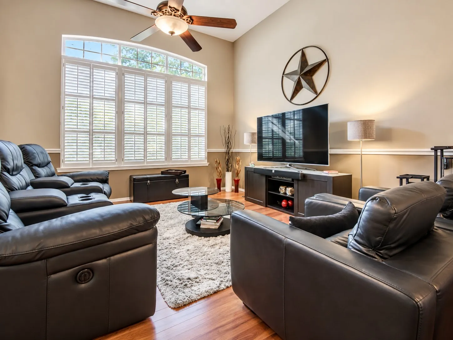 Single Family Residence For Rent in Collin County , 4705 Holly Berry Drive, Plano, Texas 75093, 3 Bedroom, 3 Bathroom, 2 Garage spaces, 1,944 Sqft, built in 1993, mls#21400841, Real Estate Agent in Plano, Homes For Rent in Collin county, Homes For Rent in Plano, Realtor in Plano Texas, Real Estate Brokerage Independent Realty Texas, Luminita Cordes Realtor